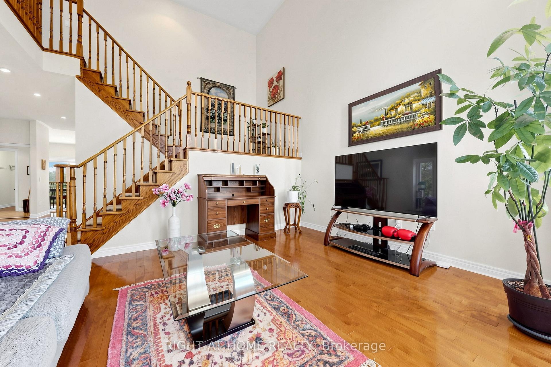 Photo 7 of 58 Treeline Boulevard, Brampton, Vales of Castlemore — HOMEH