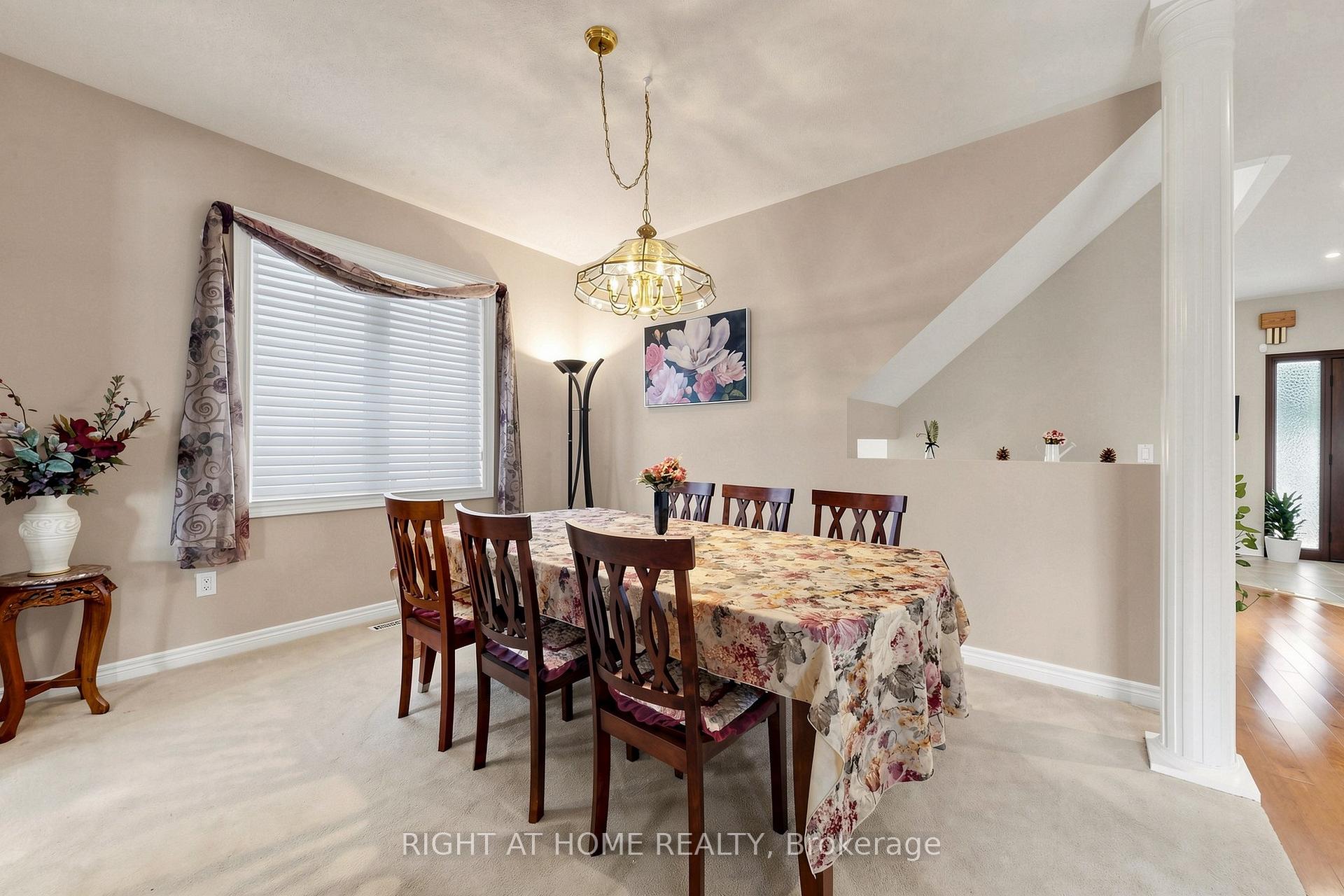Photo 9 of 58 Treeline Boulevard, Brampton, Vales of Castlemore — HOMEH