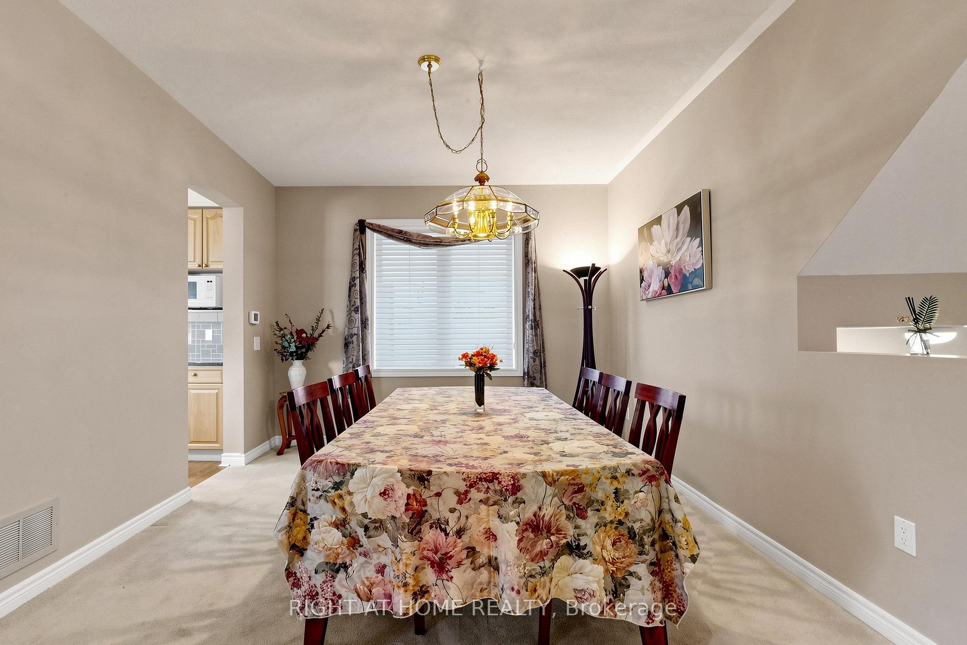 Photo 10 of 58 Treeline Boulevard, Brampton, Vales of Castlemore — HOMEH