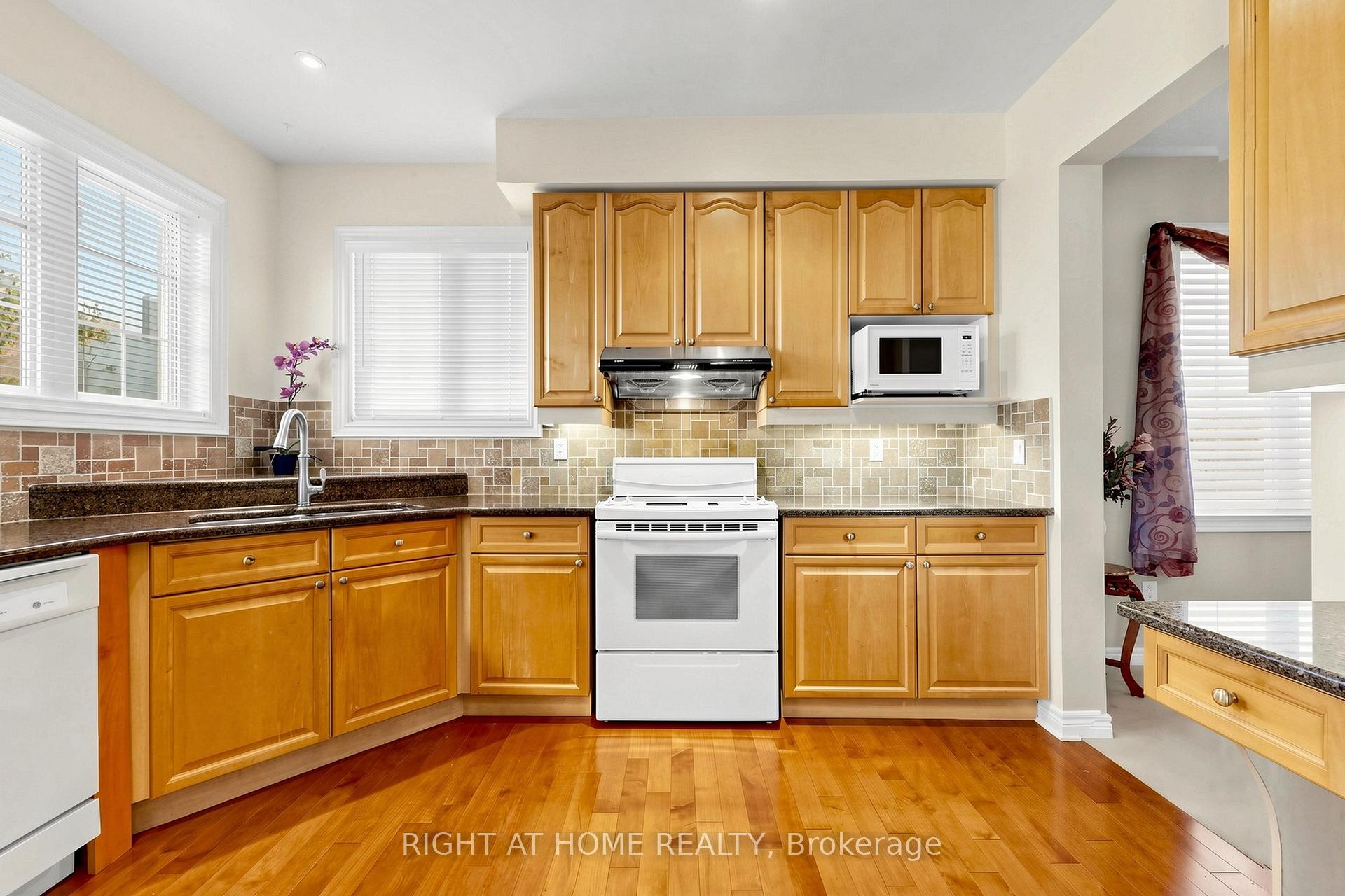 Photo 15 of 58 Treeline Boulevard, Brampton, Vales of Castlemore — HOMEH