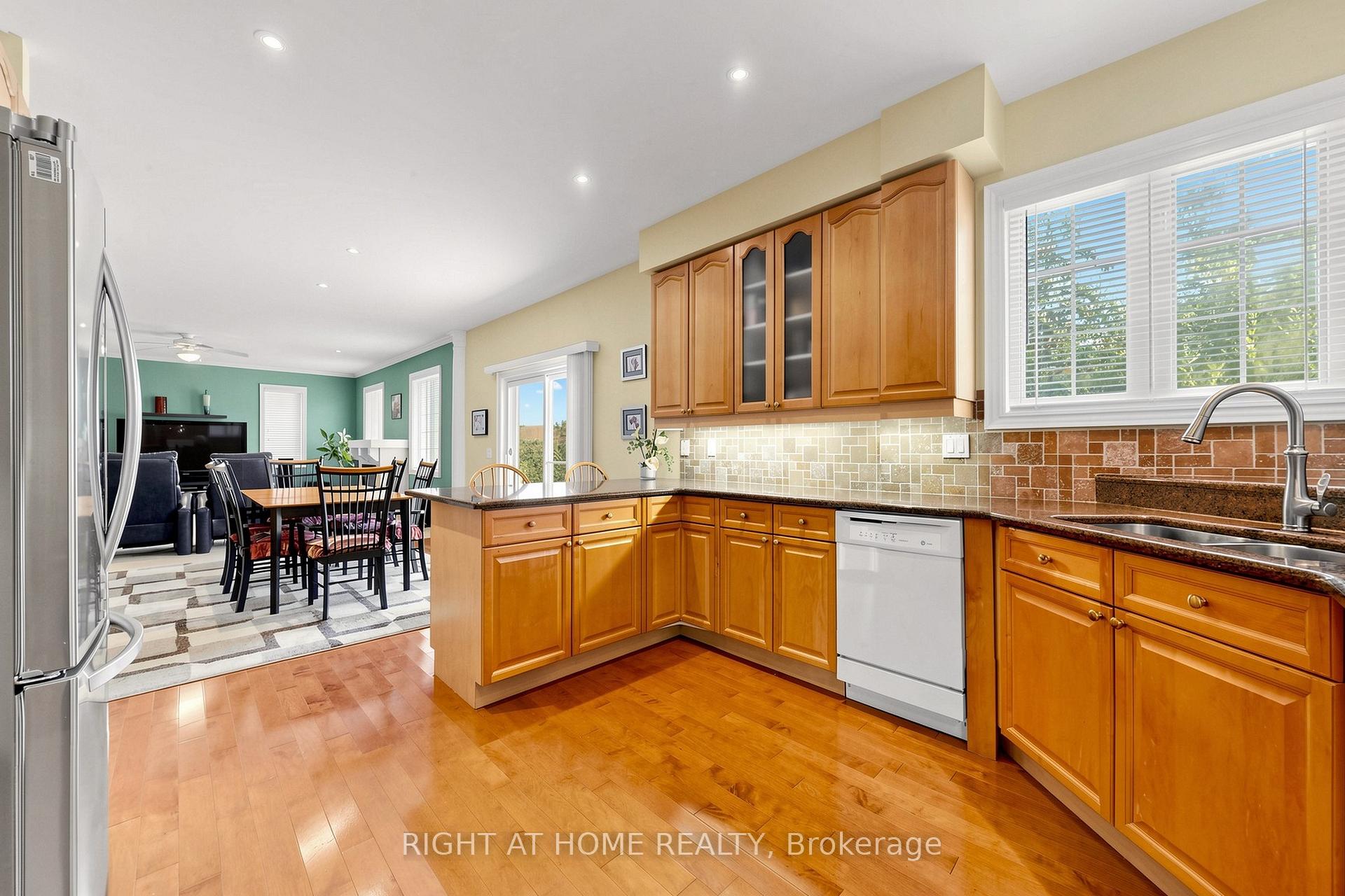 Photo 16 of 58 Treeline Boulevard, Brampton, Vales of Castlemore — HOMEH