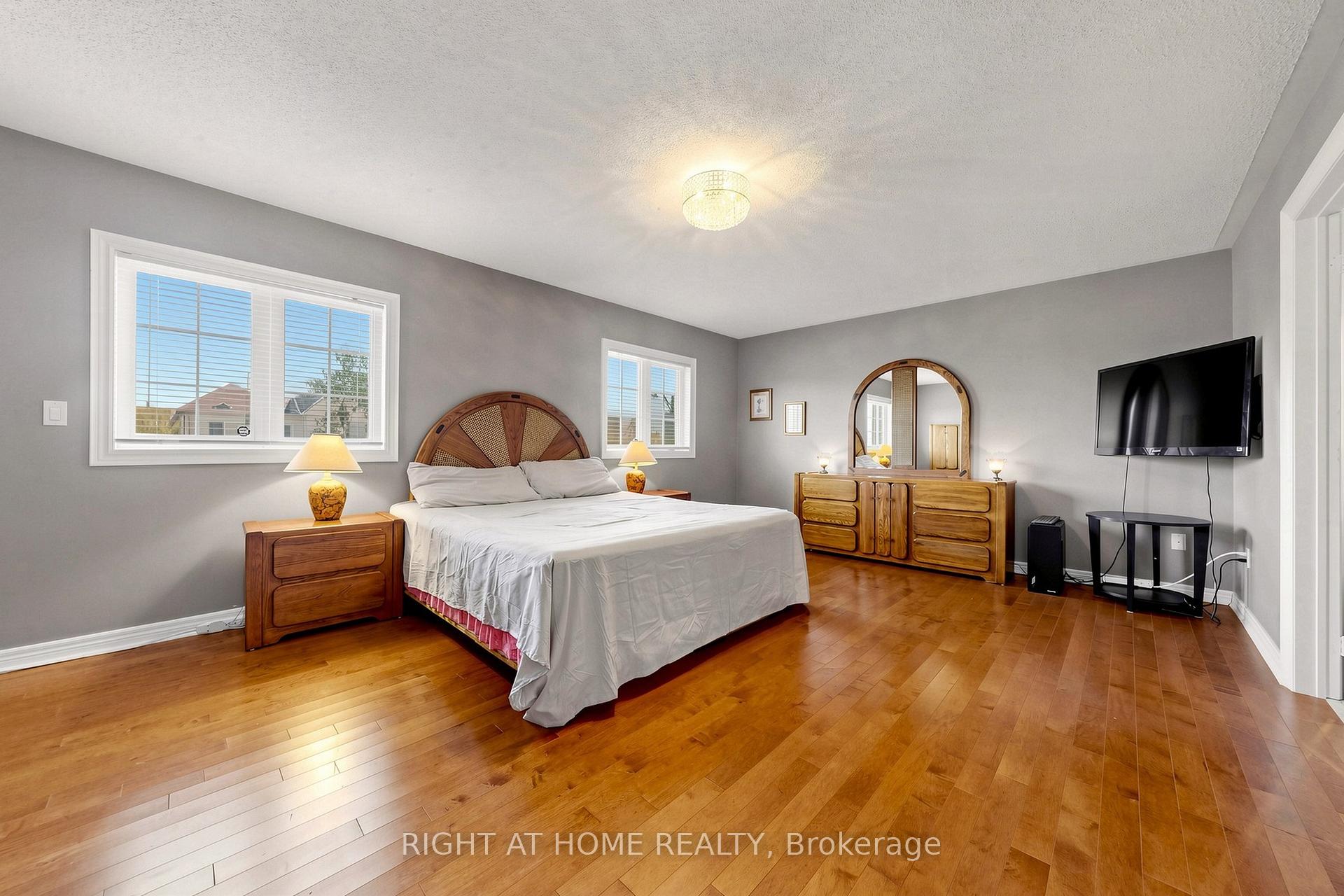 Photo 33 of 58 Treeline Boulevard, Brampton, Vales of Castlemore — HOMEH