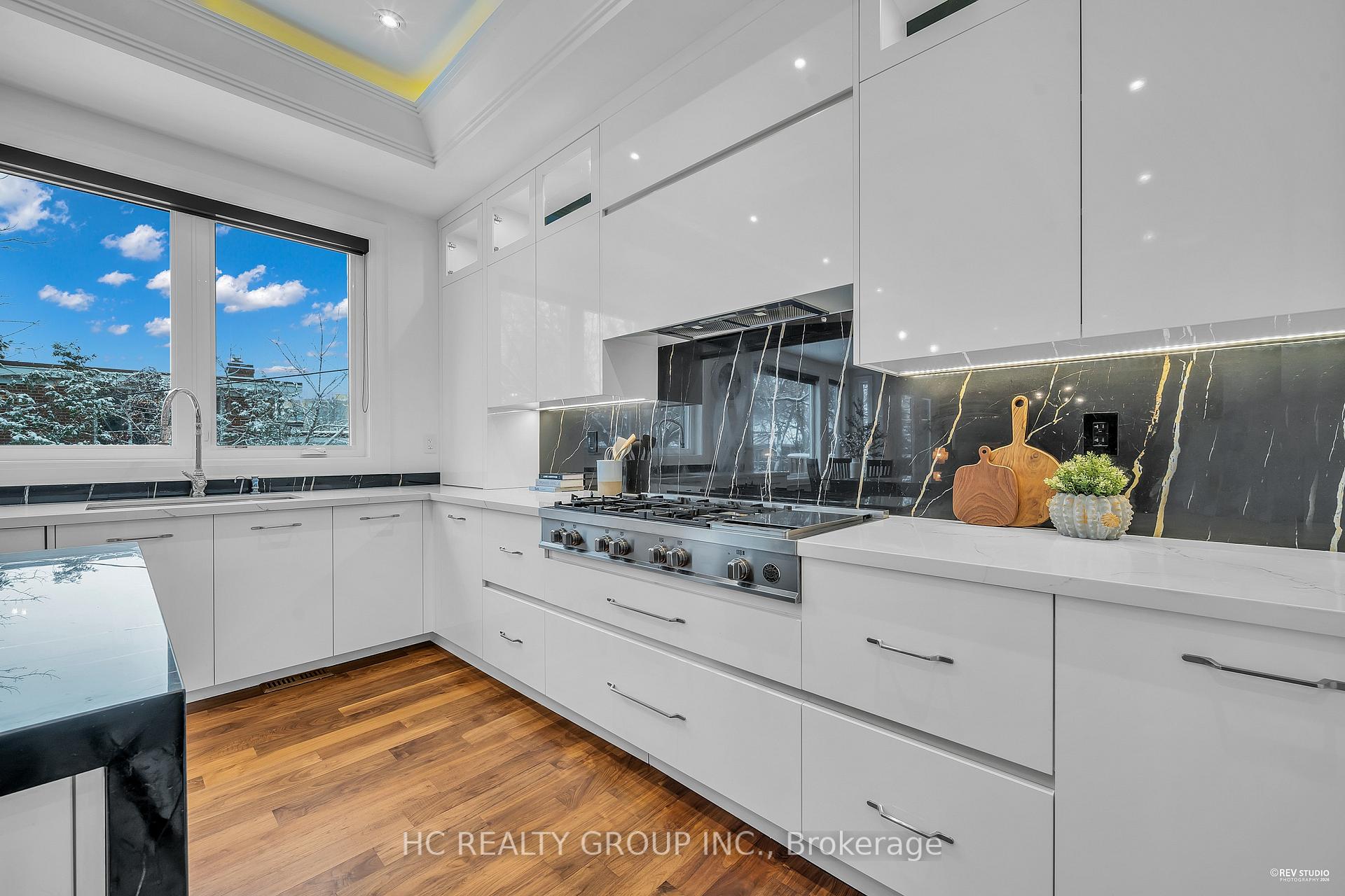 Photo 16 of 92 Glen Rush Boulevard, Toronto, Bedford Park-Nortown — HOMEH