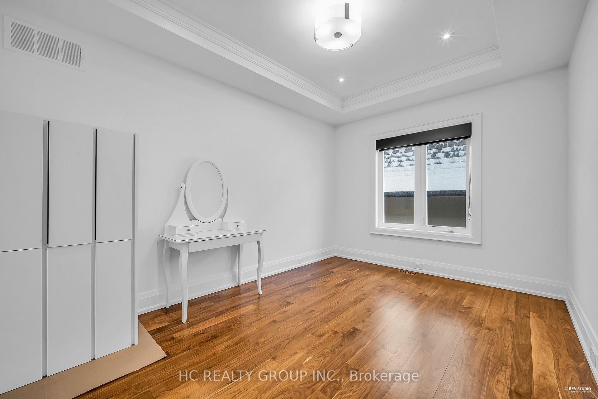 Photo 37 of 92 Glen Rush Boulevard, Toronto, Bedford Park-Nortown — HOMEH