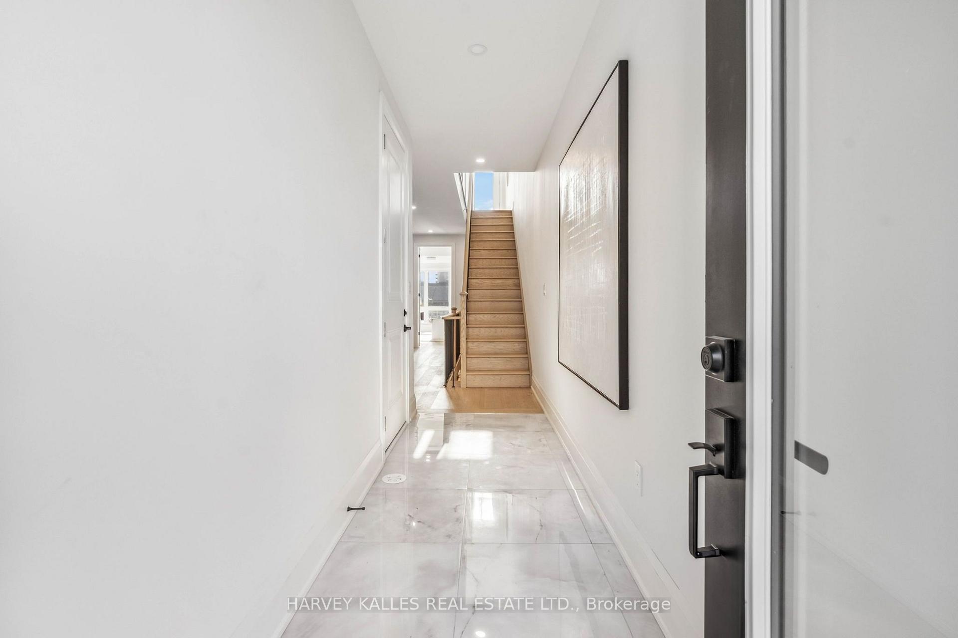 Photo 2 of Unit 3, 138 East Street, Oakville, Bronte — HOMEH