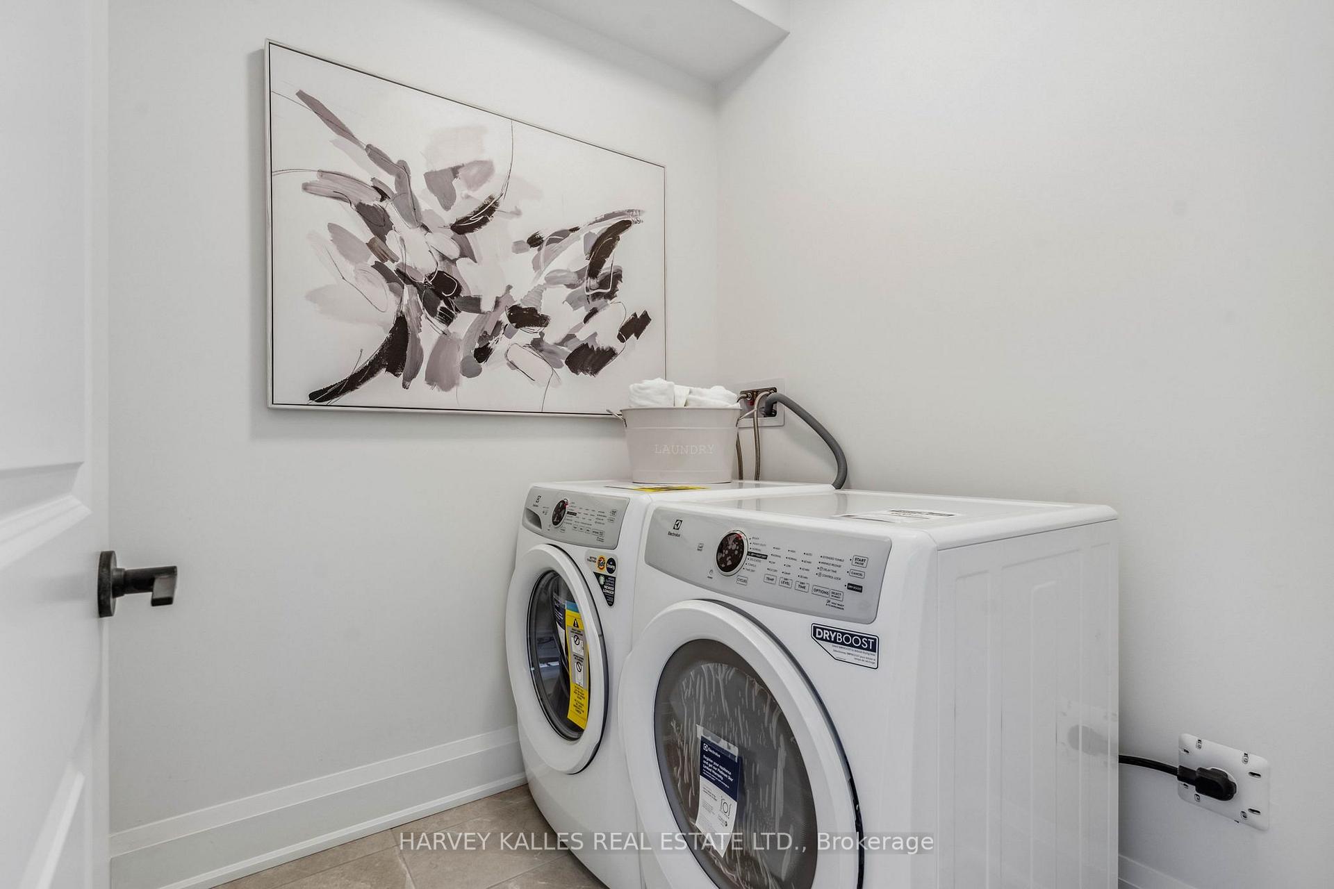Photo 7 of Unit 3, 138 East Street, Oakville, Bronte — HOMEH
