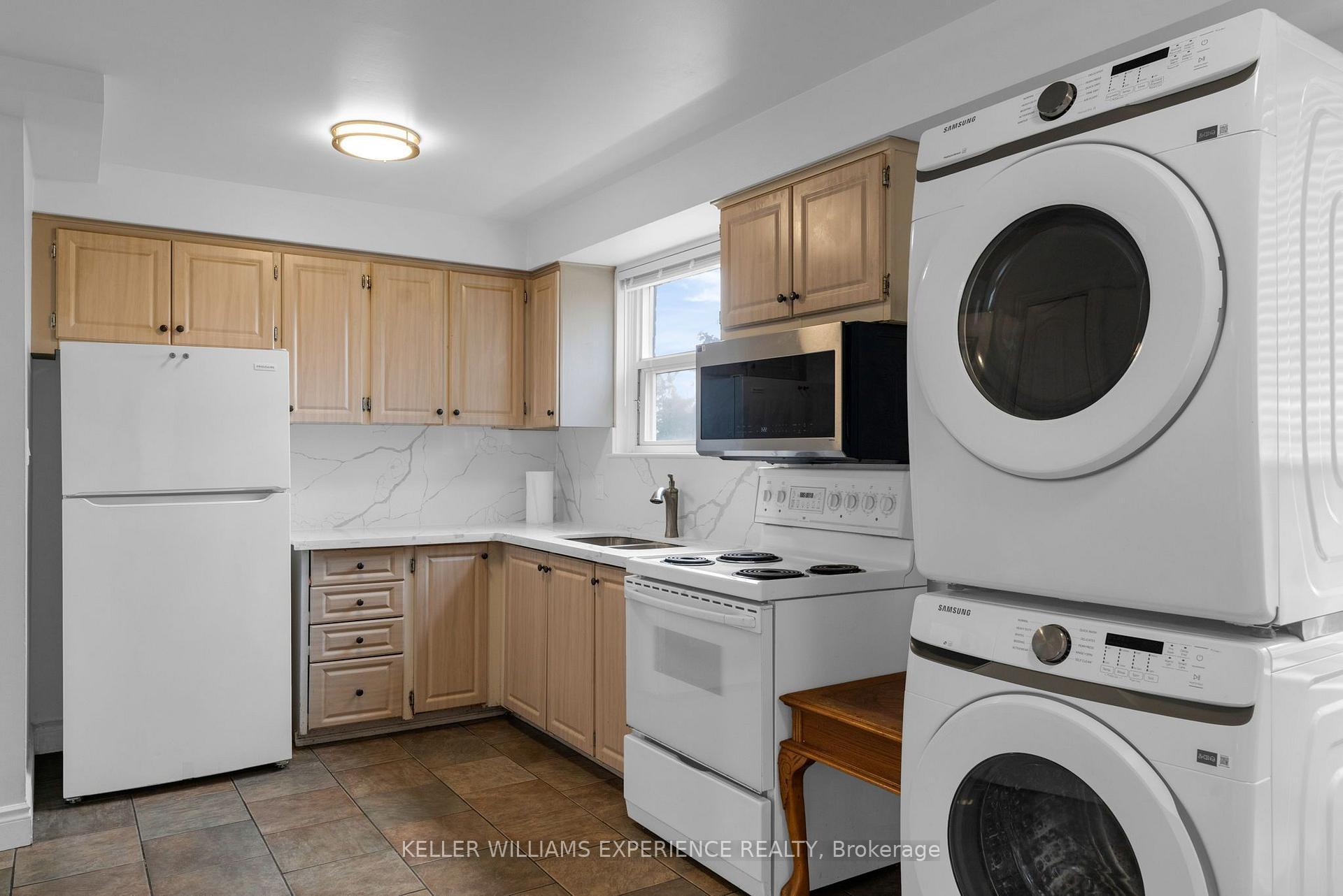 Photo 5 of Unit Upper, 49 Daphne Crescent, Barrie, Cundles East — HOMEH