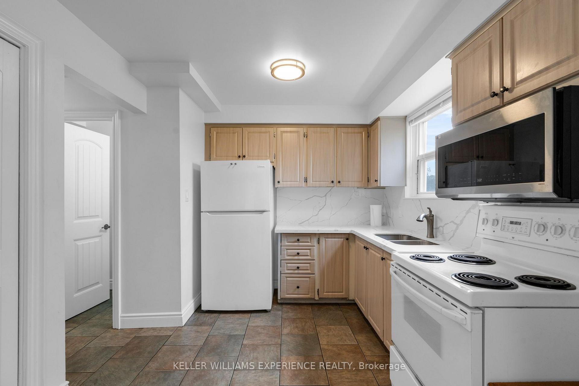 Photo 6 of Unit Upper, 49 Daphne Crescent, Barrie, Cundles East — HOMEH