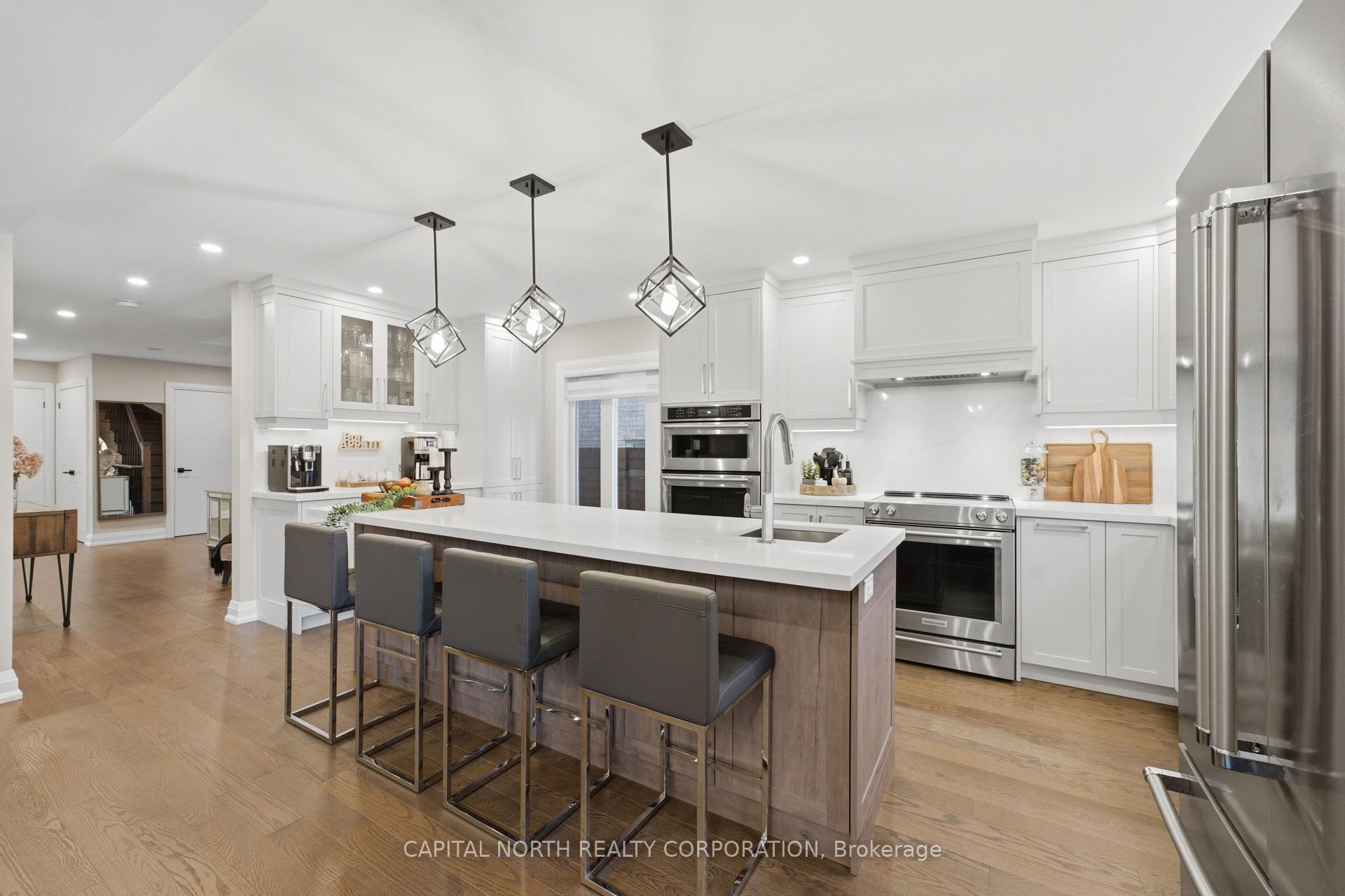 Photo 8 of 112 Jackman Crescent, Vaughan, West Woodbridge — HOMEH
