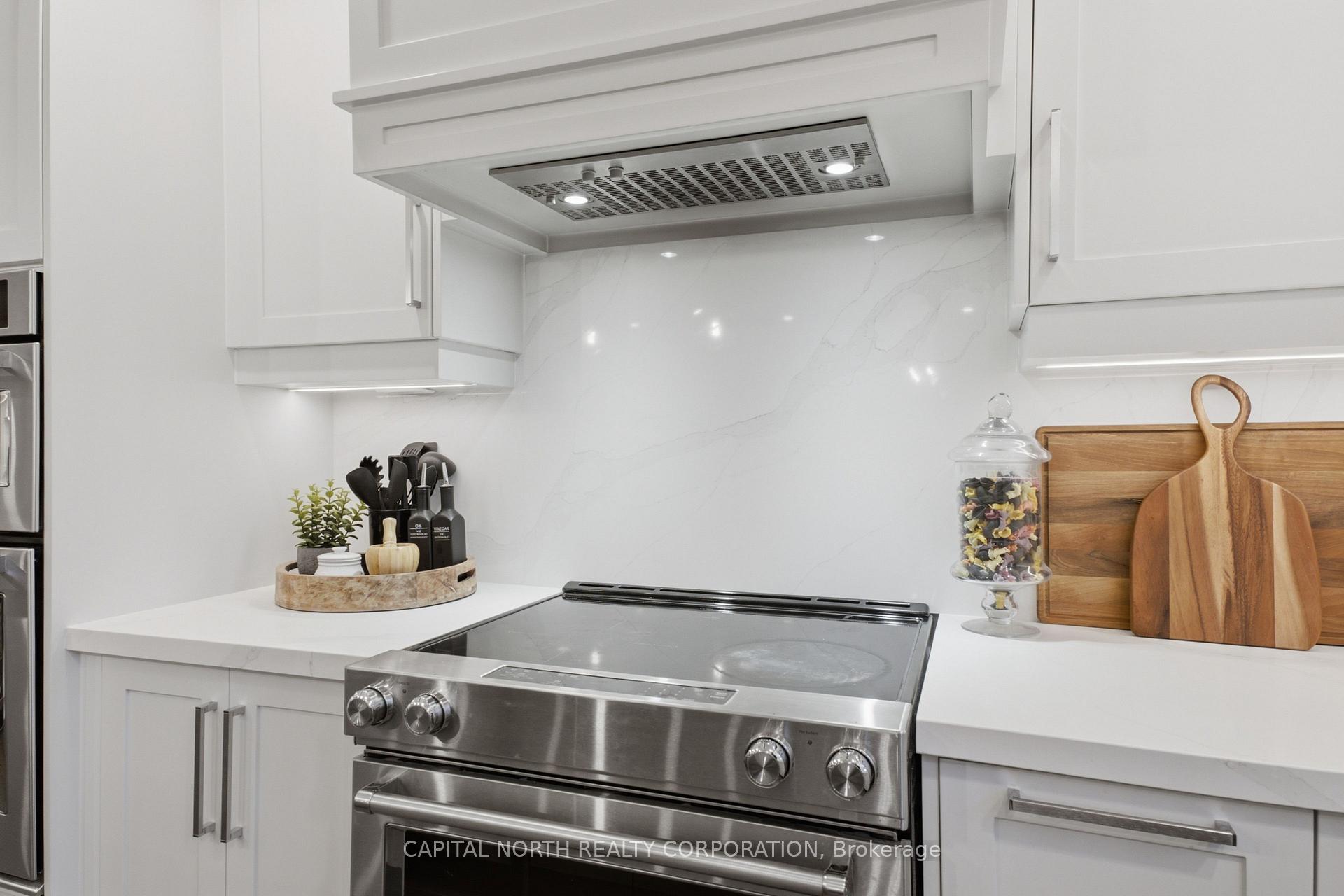 Photo 9 of 112 Jackman Crescent, Vaughan, West Woodbridge — HOMEH