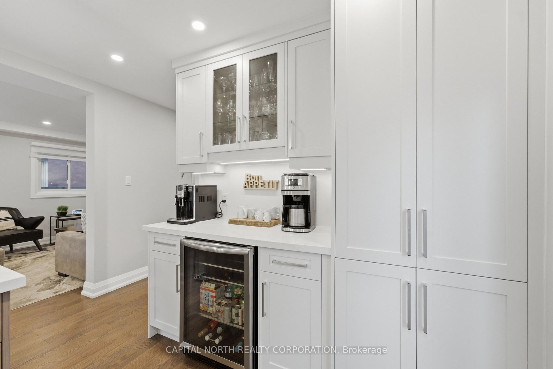 Photo 12 of 112 Jackman Crescent, Vaughan, West Woodbridge — HOMEH