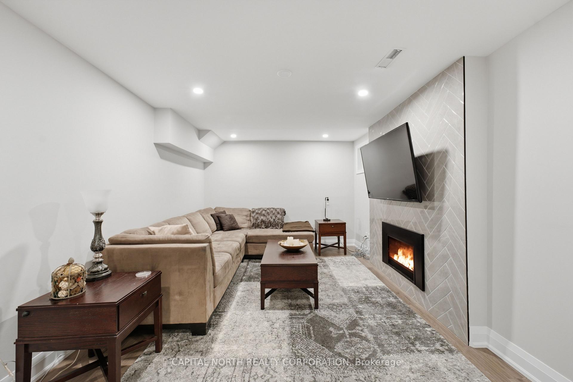 Photo 34 of 112 Jackman Crescent, Vaughan, West Woodbridge — HOMEH