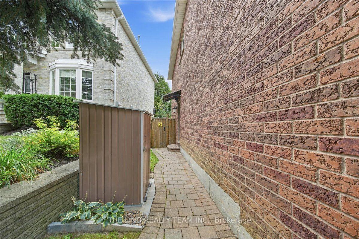 Photo 3 of 103 Allenvale Drive, Aurora, Aurora Highlands — HOMEH