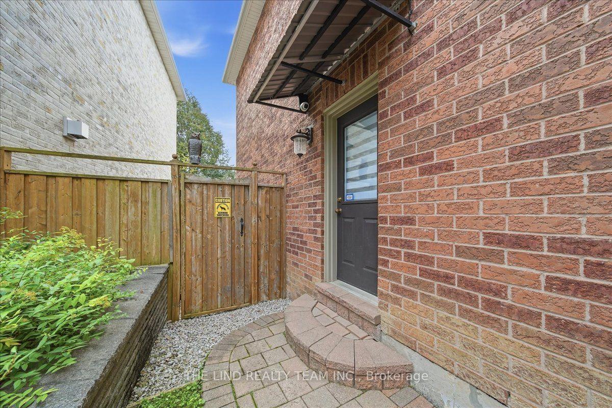 Photo 4 of 103 Allenvale Drive, Aurora, Aurora Highlands — HOMEH