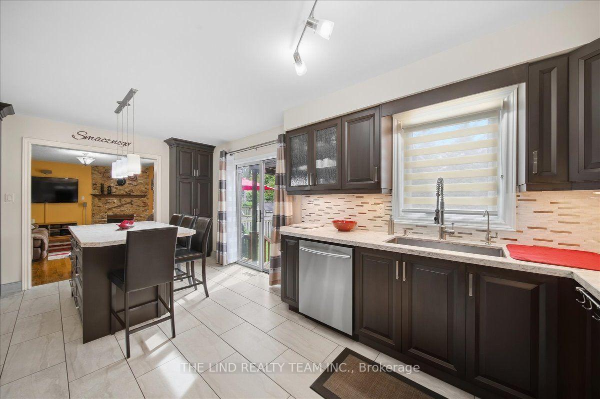 Photo 14 of 103 Allenvale Drive, Aurora, Aurora Highlands — HOMEH