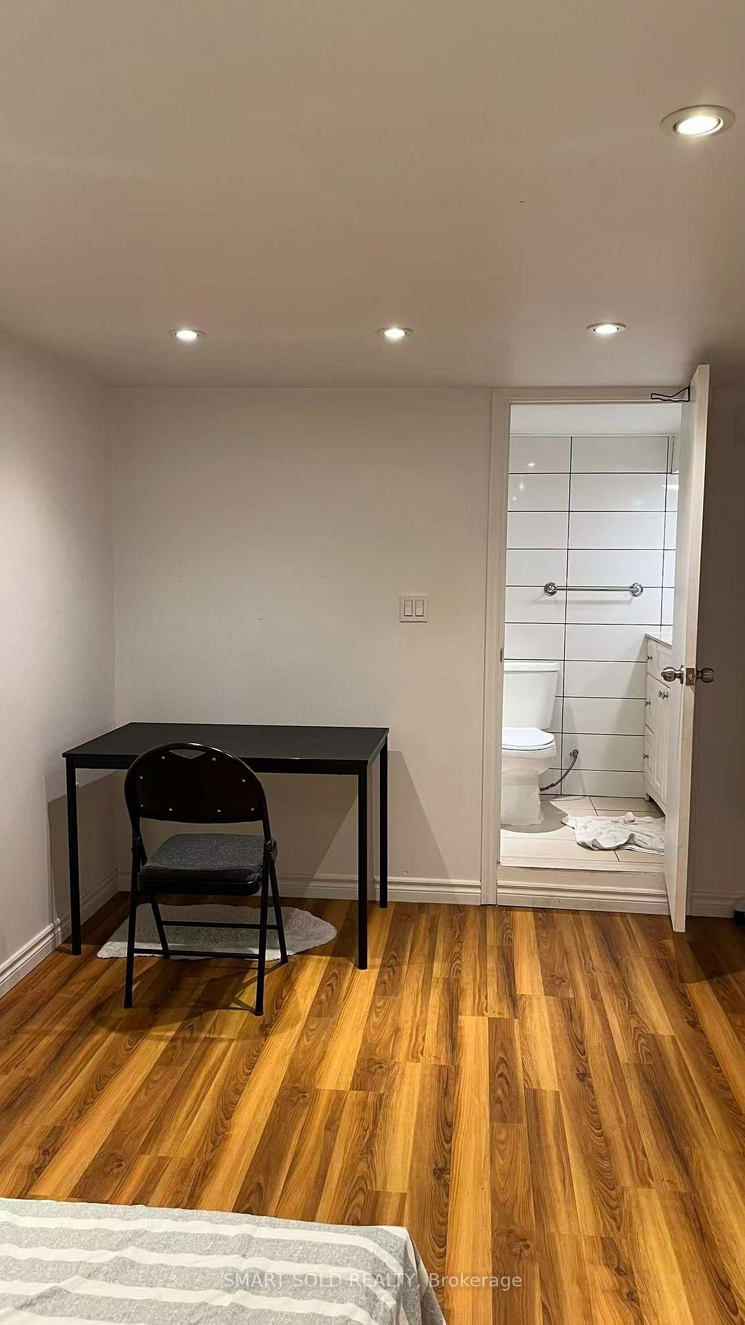 Photo 5 of Lower 232 Crawford Street, Toronto, Trinity-Bellwoods — HOMEH