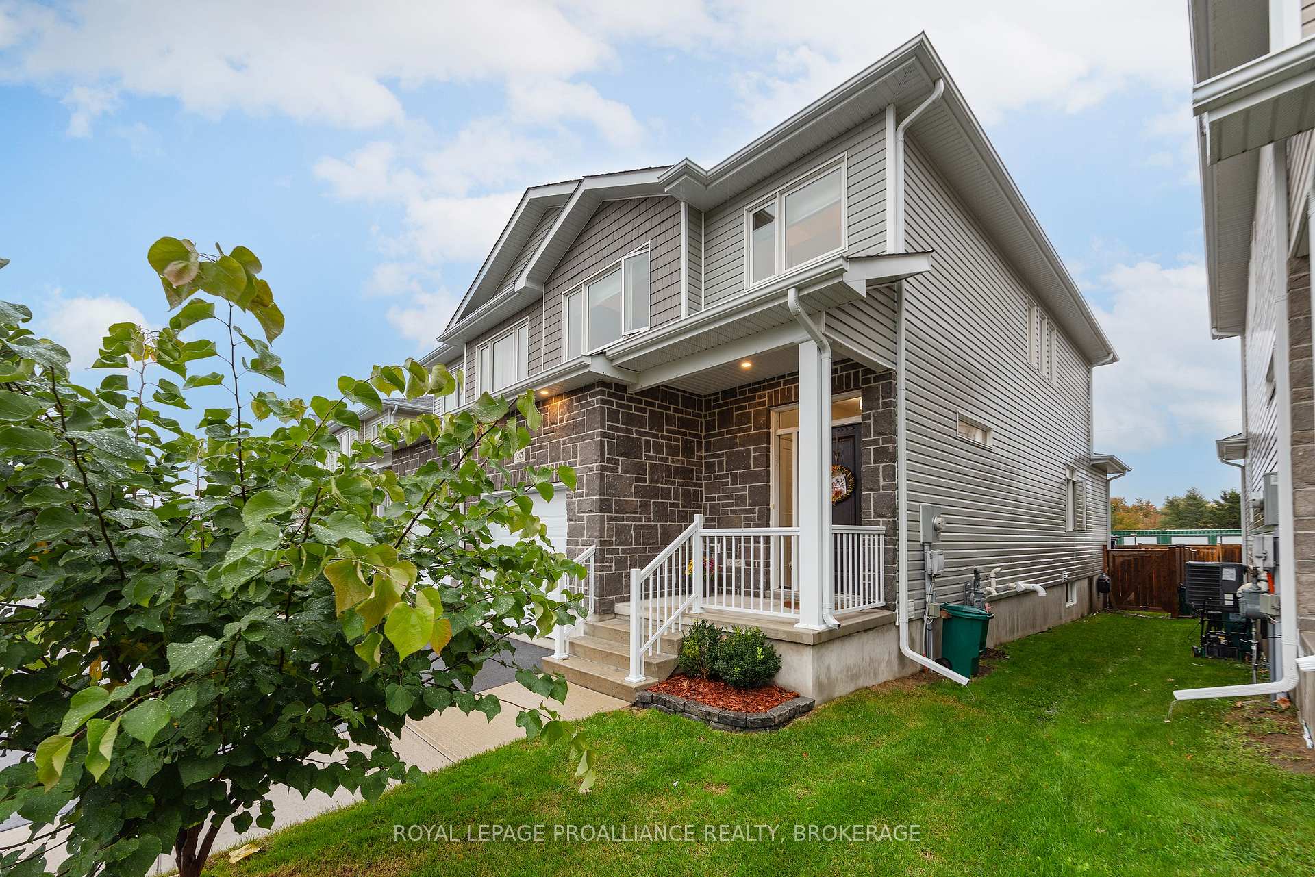 Photo 3 of 1205 Max Crescent, Kingston, City Northwest — HOMEH