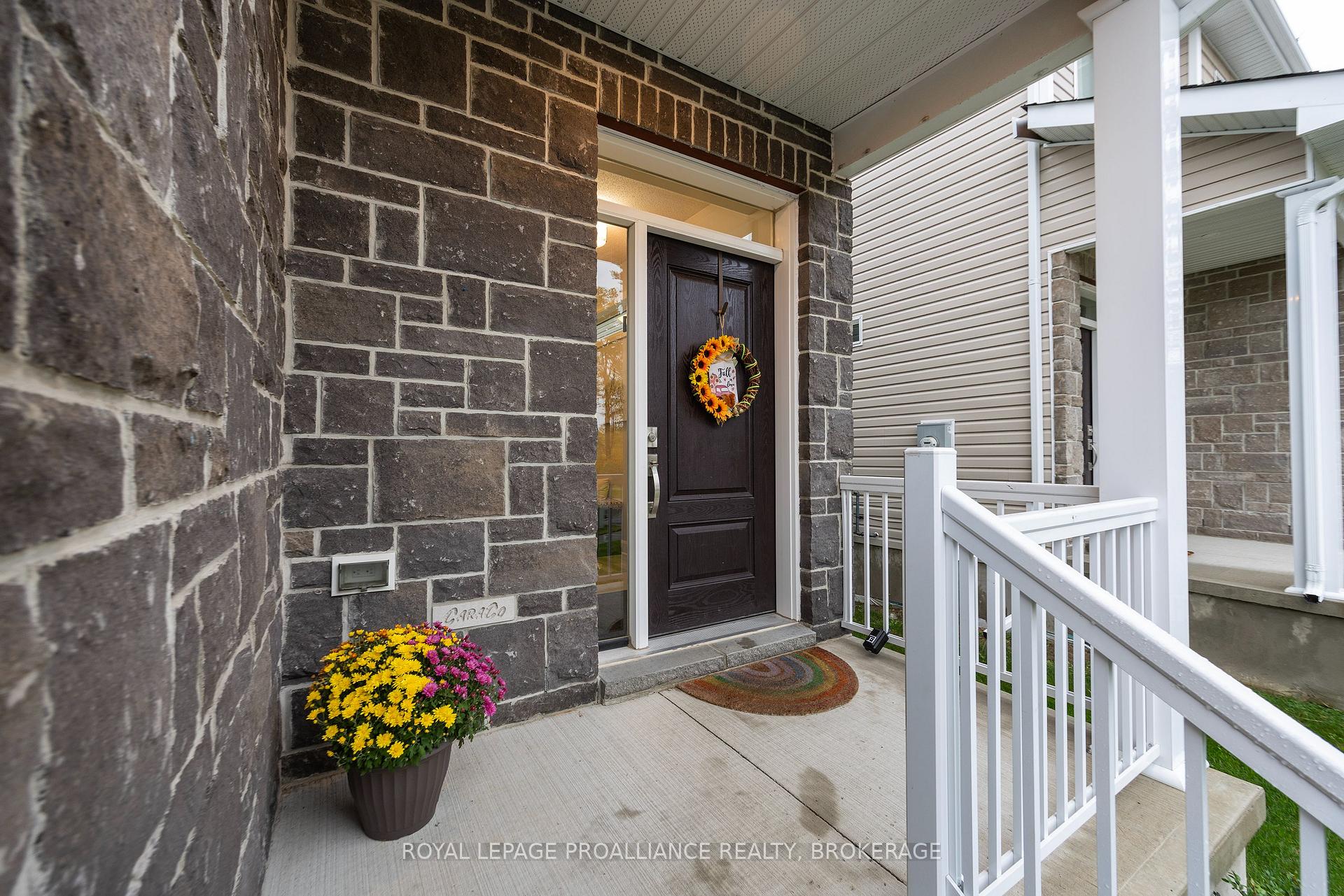 Photo 4 of 1205 Max Crescent, Kingston, City Northwest — HOMEH