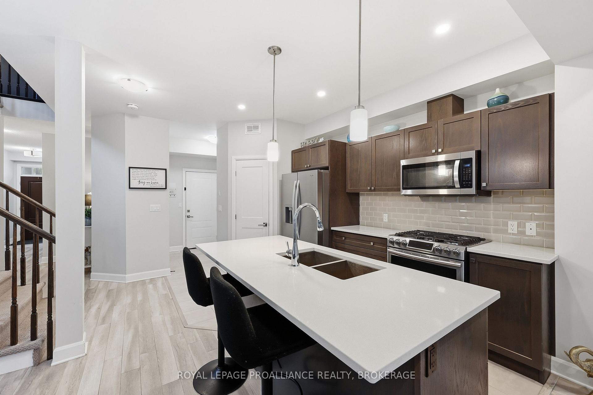Photo 10 of 1205 Max Crescent, Kingston, City Northwest — HOMEH
