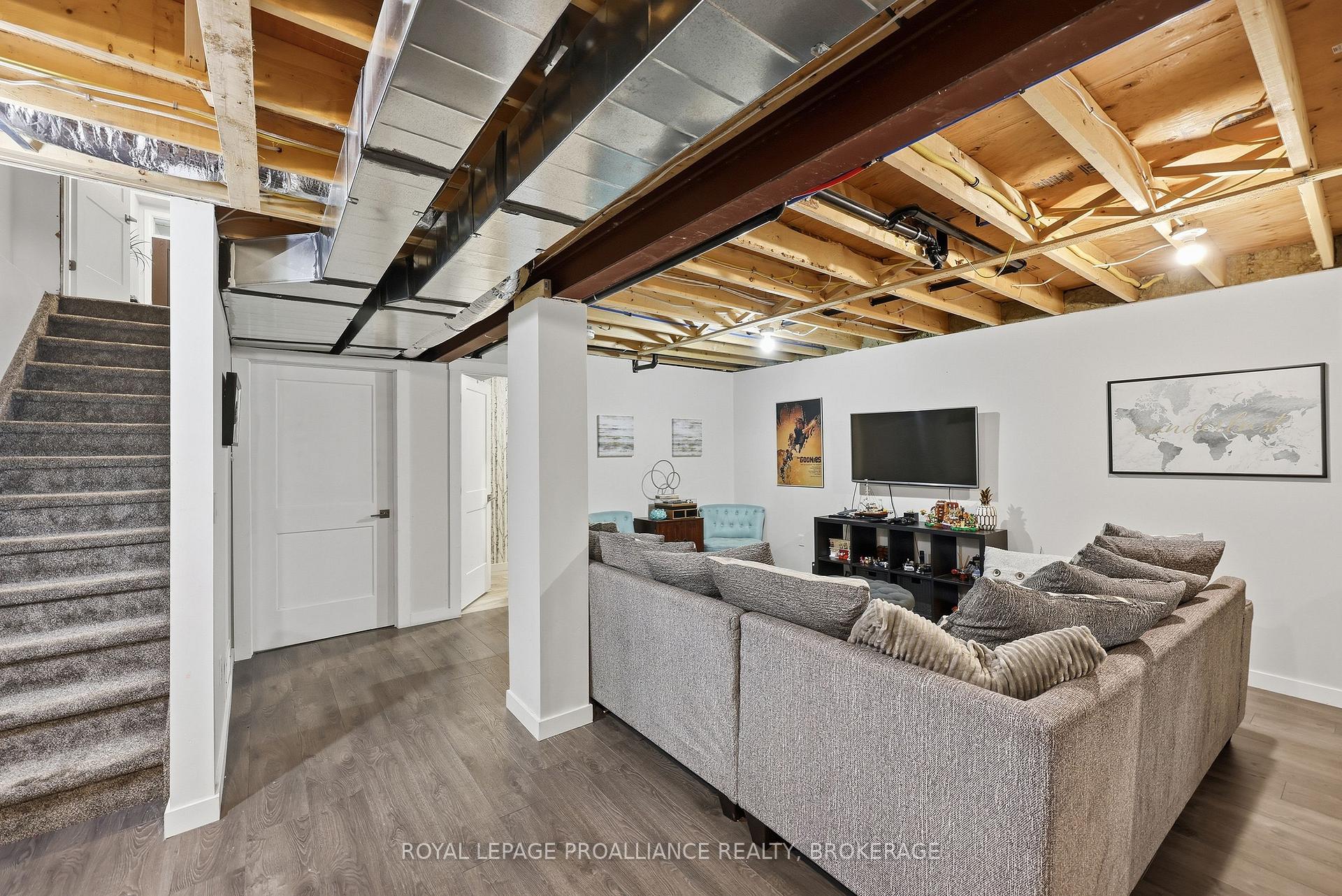 Photo 35 of 1205 Max Crescent, Kingston, City Northwest — HOMEH