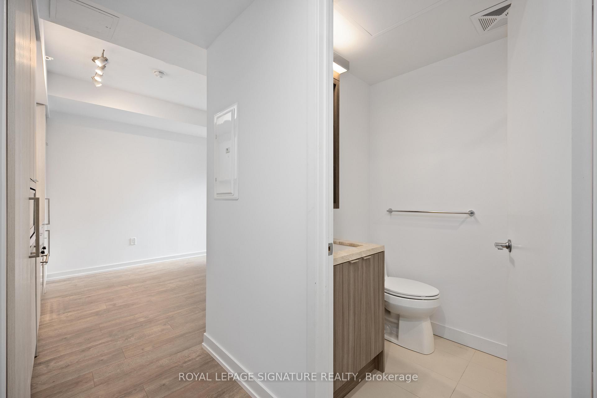 Photo 5 of Unit 2212, 115 Blue Jays Way, Toronto, Waterfront Communities — HOMEH