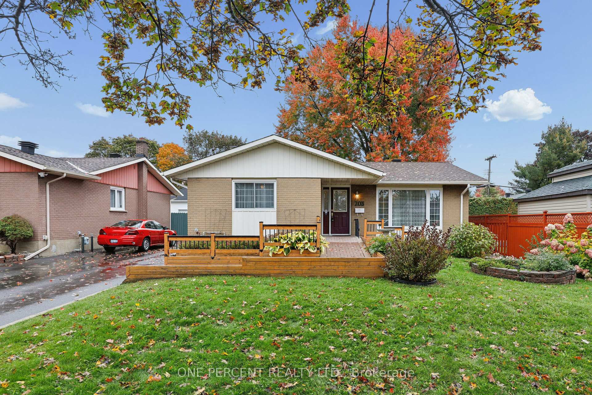Photo 2 of 703 Trojan Avenue, Ottawa, Castle Heights/Rideau High — HOMEH