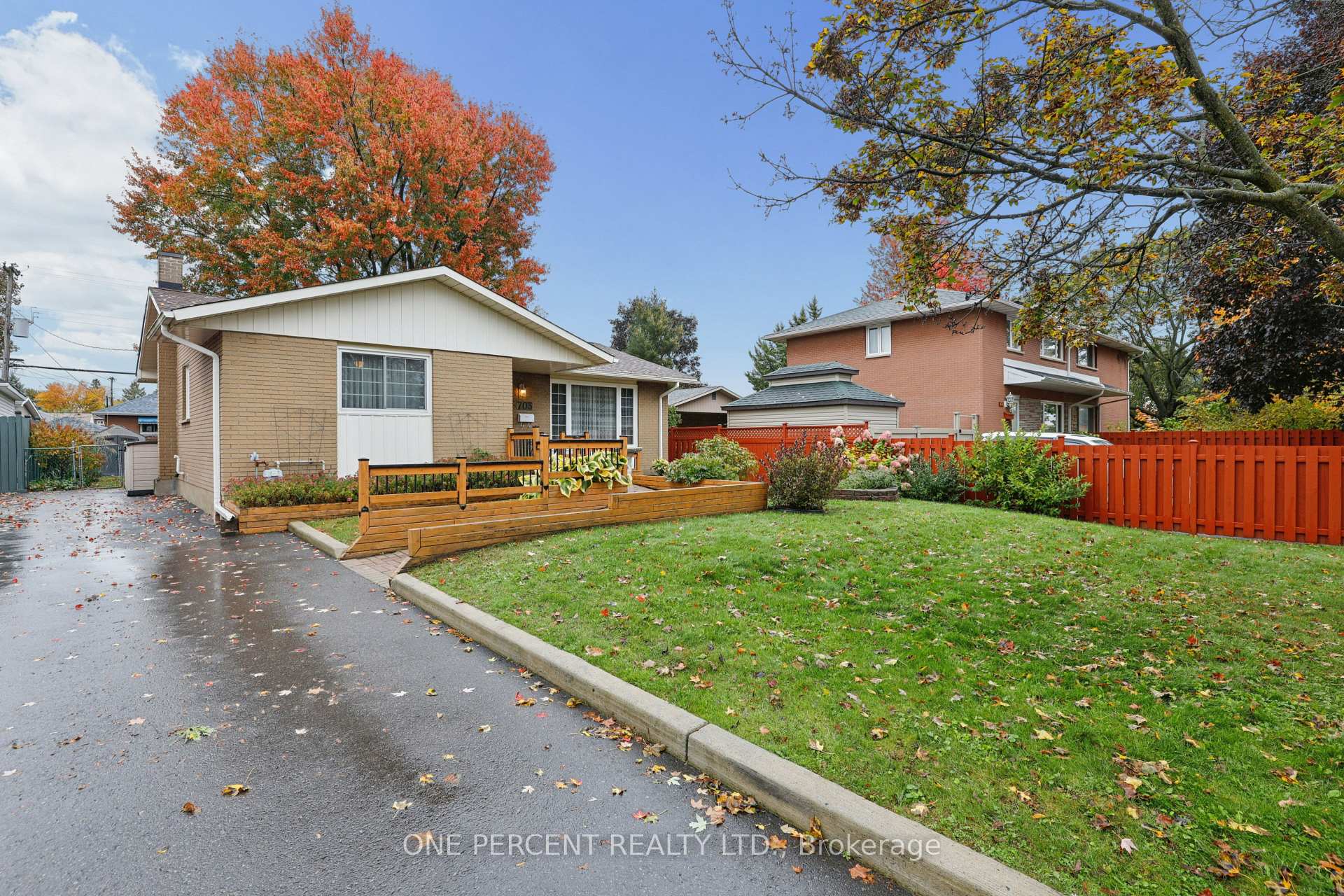 Photo 3 of 703 Trojan Avenue, Ottawa, Castle Heights/Rideau High — HOMEH