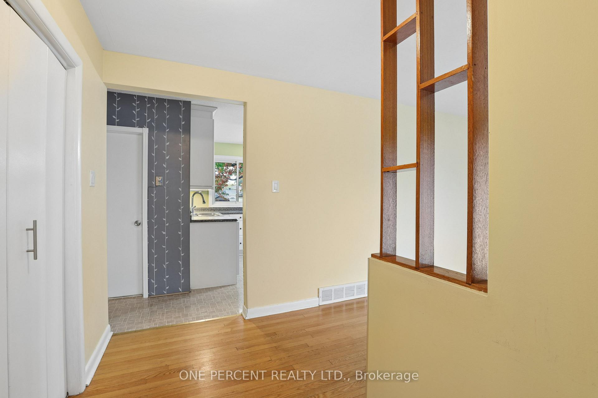 Photo 6 of 703 Trojan Avenue, Ottawa, Castle Heights/Rideau High — HOMEH