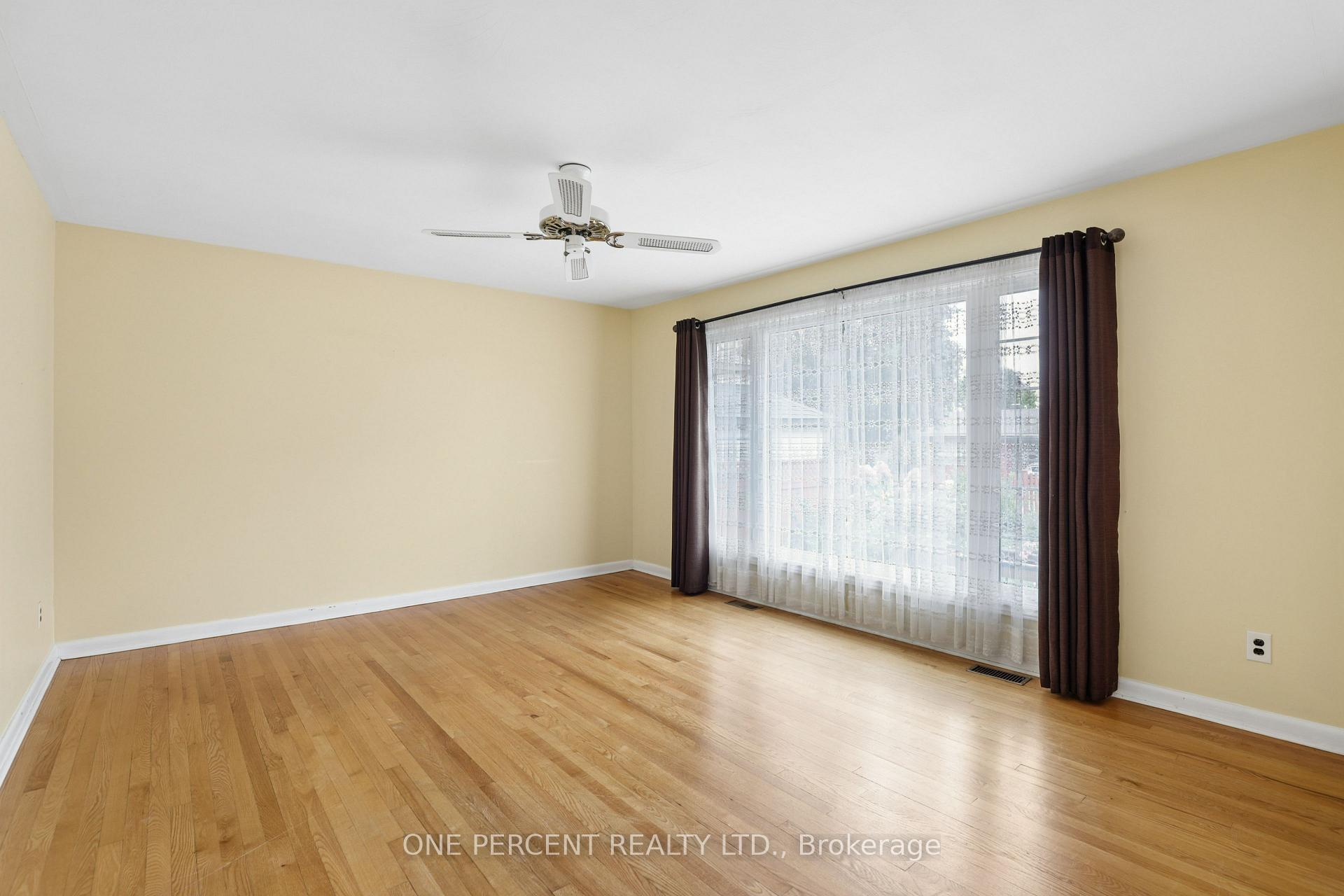 Photo 8 of 703 Trojan Avenue, Ottawa, Castle Heights/Rideau High — HOMEH