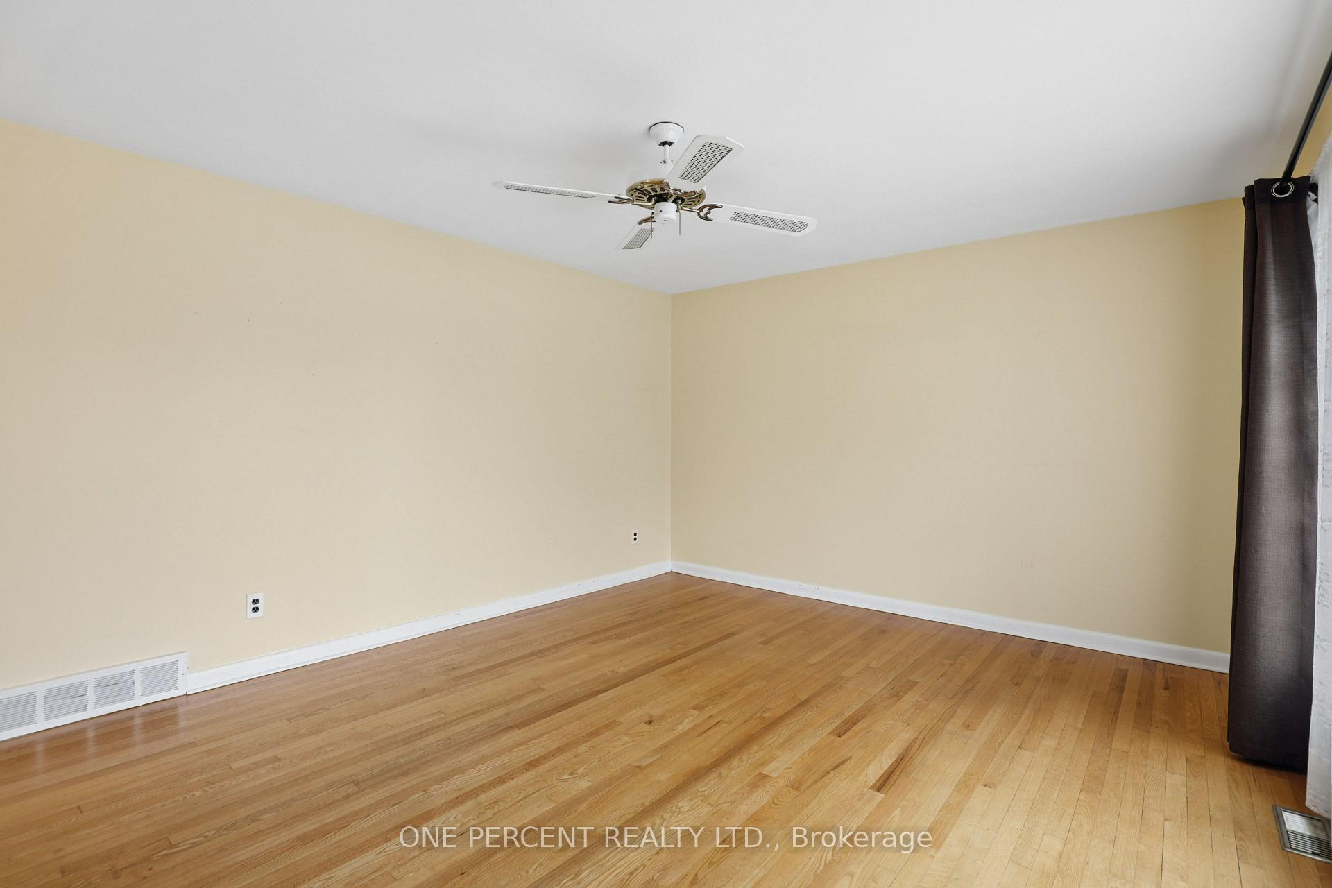 Photo 9 of 703 Trojan Avenue, Ottawa, Castle Heights/Rideau High — HOMEH