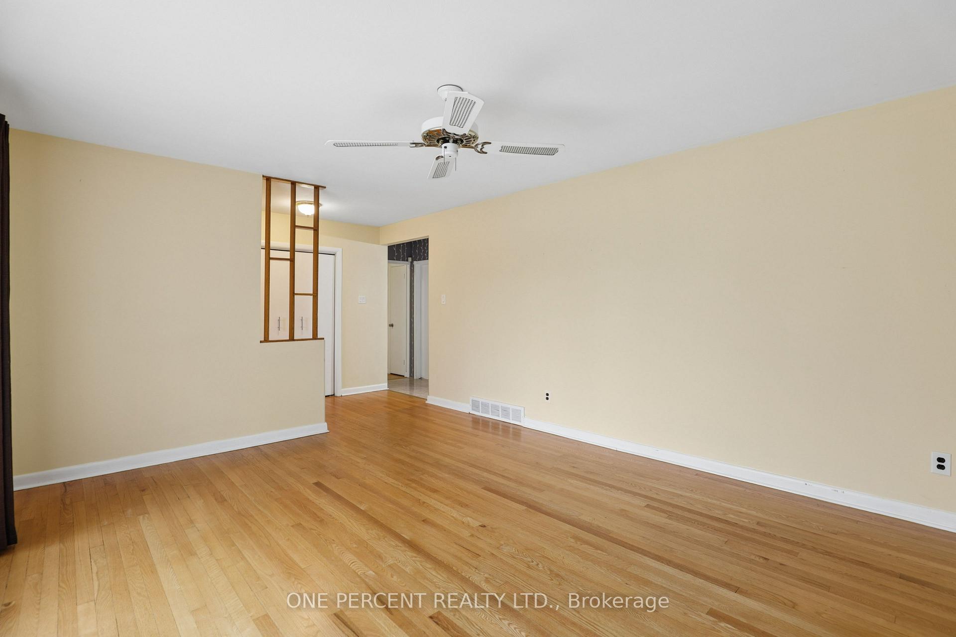 Photo 10 of 703 Trojan Avenue, Ottawa, Castle Heights/Rideau High — HOMEH