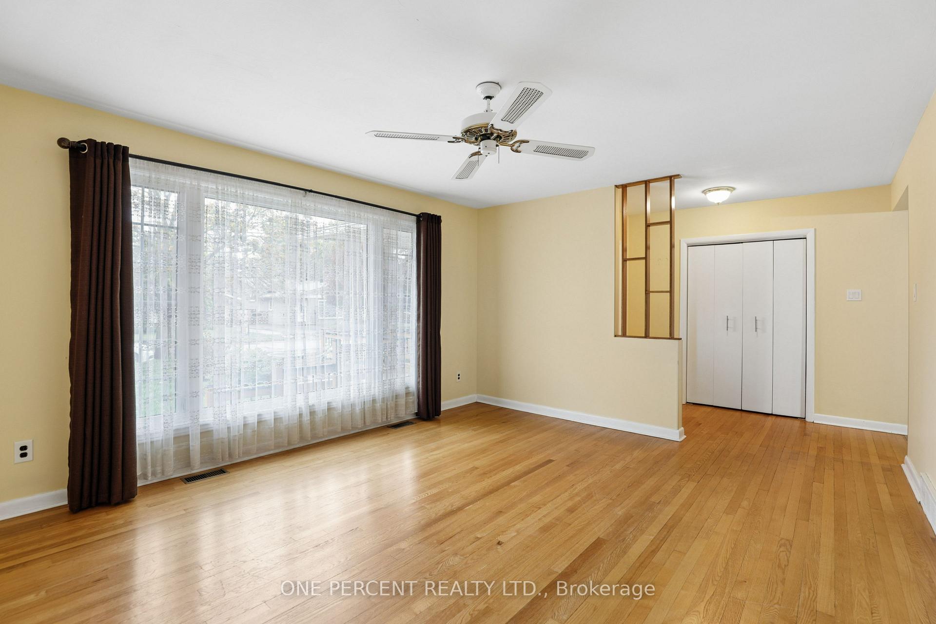 Photo 11 of 703 Trojan Avenue, Ottawa, Castle Heights/Rideau High — HOMEH