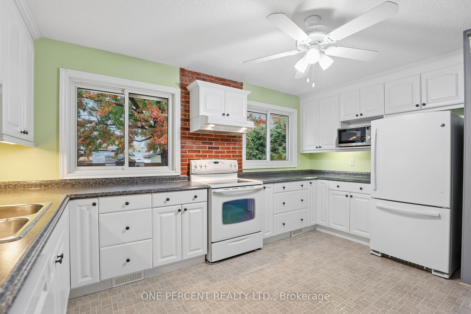Photo 12 of 703 Trojan Avenue, Ottawa, Castle Heights/Rideau High — HOMEH
