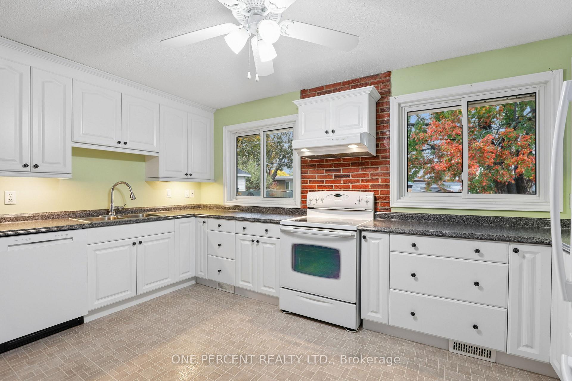 Photo 13 of 703 Trojan Avenue, Ottawa, Castle Heights/Rideau High — HOMEH