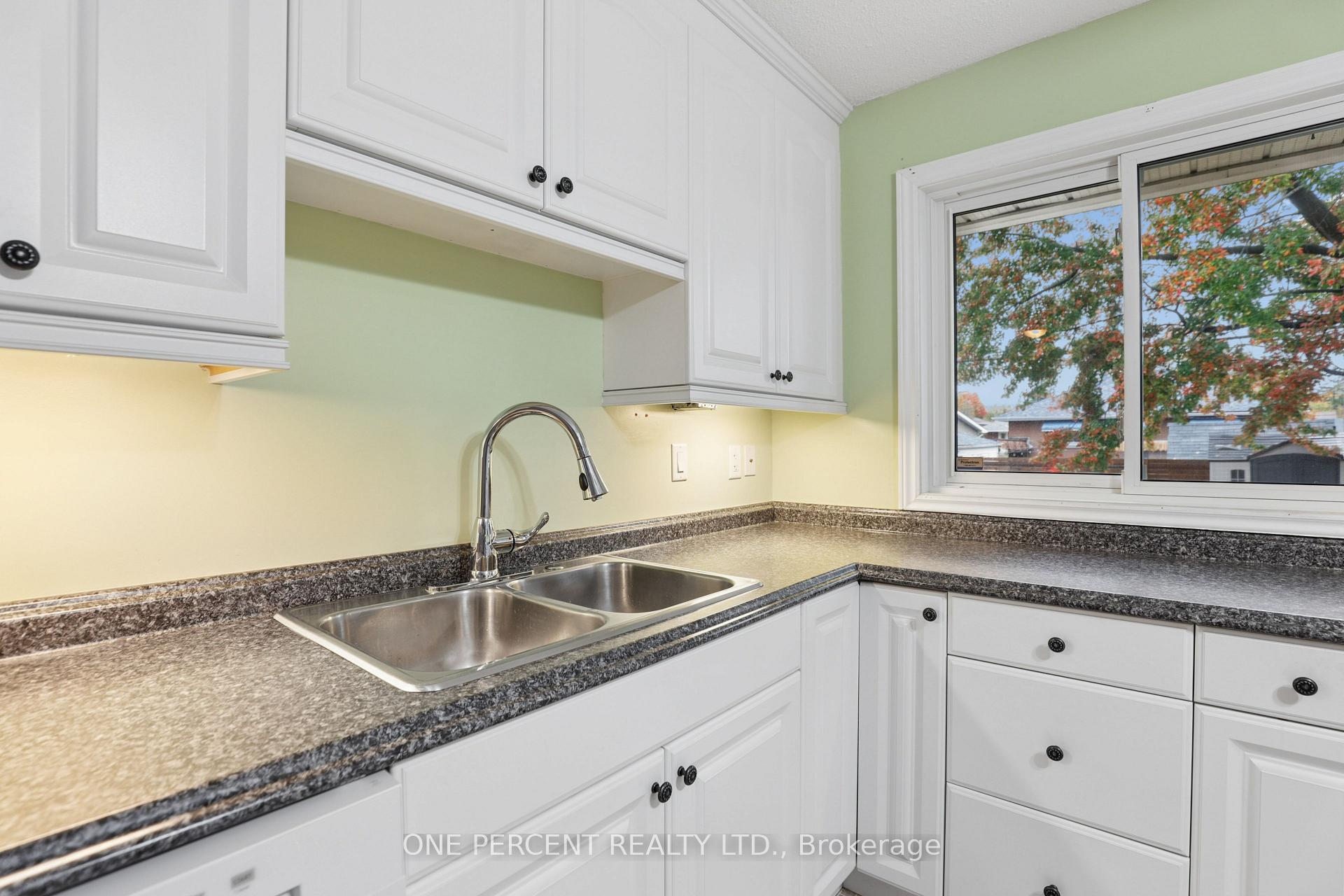 Photo 15 of 703 Trojan Avenue, Ottawa, Castle Heights/Rideau High — HOMEH