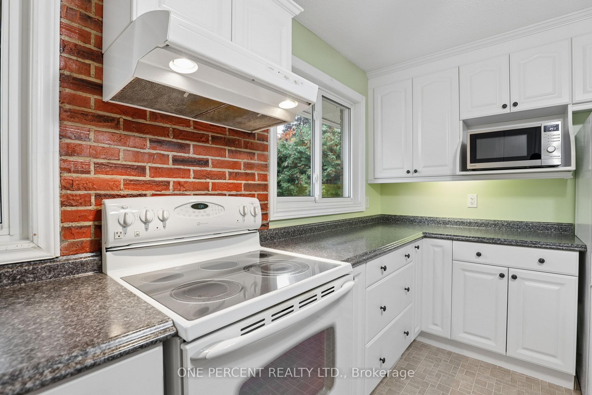 Photo 16 of 703 Trojan Avenue, Ottawa, Castle Heights/Rideau High — HOMEH