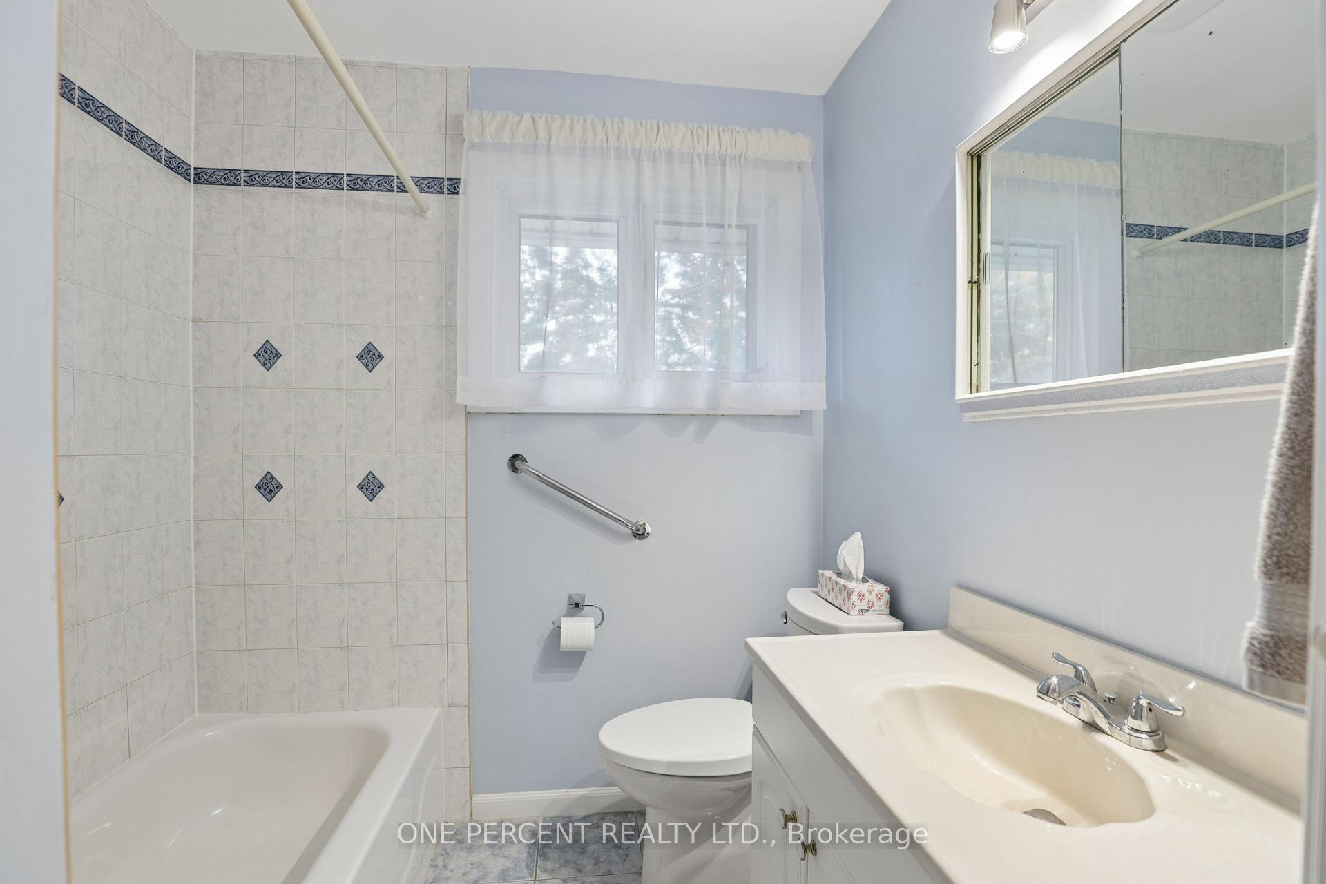 Photo 17 of 703 Trojan Avenue, Ottawa, Castle Heights/Rideau High — HOMEH