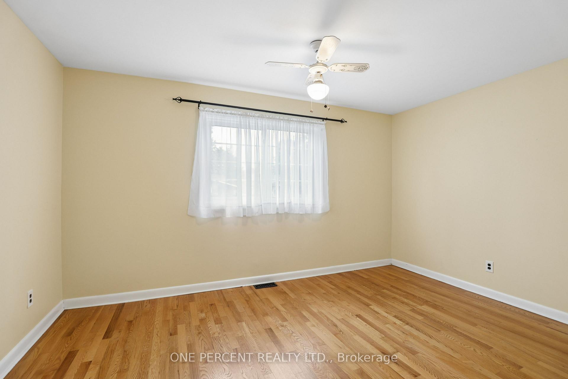 Photo 18 of 703 Trojan Avenue, Ottawa, Castle Heights/Rideau High — HOMEH