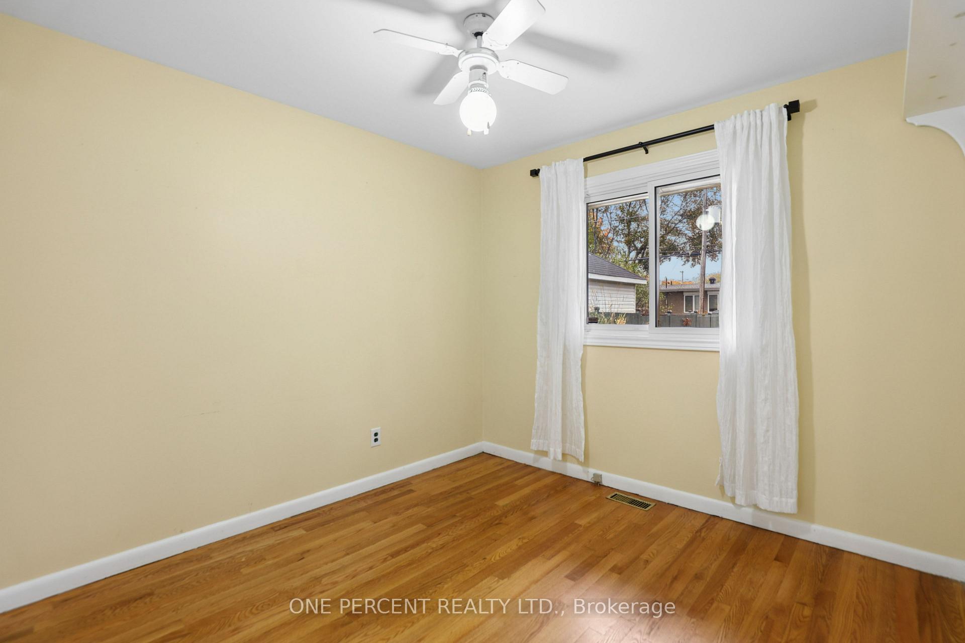 Photo 20 of 703 Trojan Avenue, Ottawa, Castle Heights/Rideau High — HOMEH