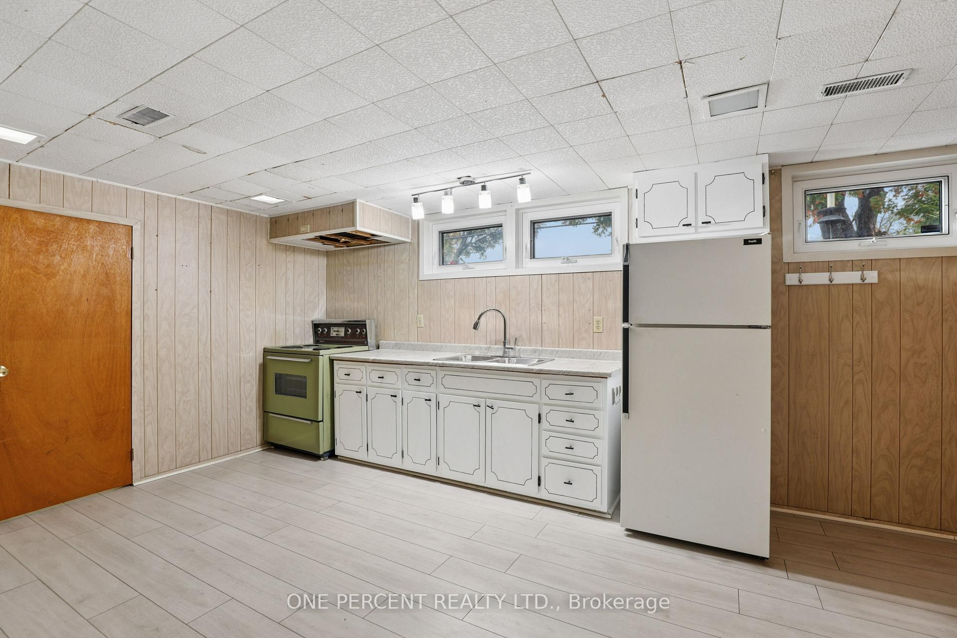 Photo 21 of 703 Trojan Avenue, Ottawa, Castle Heights/Rideau High — HOMEH