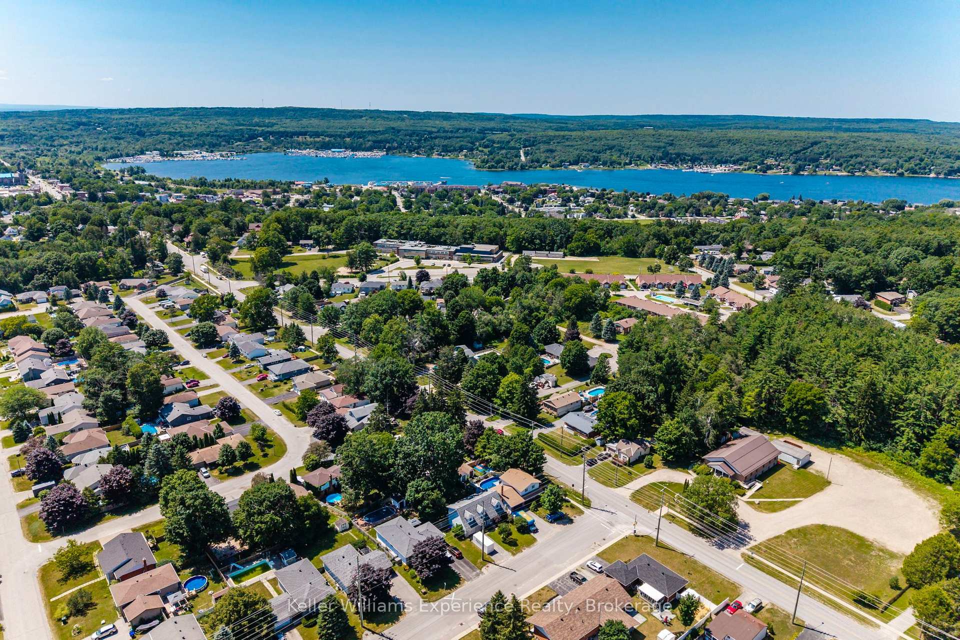 Photo 2 of 4 Dunlop Street, Penetanguishene — HOMEH