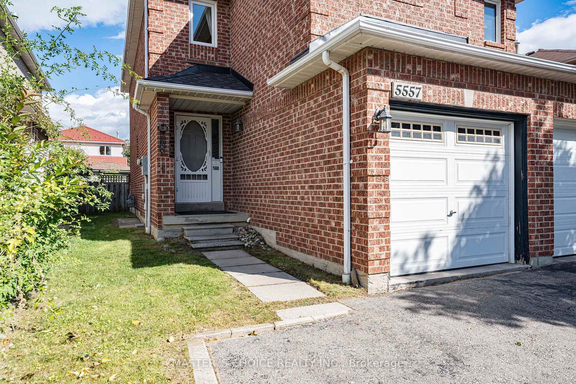 Photo 2 of 5557 Cortina Crescent, Mississauga, Hurontario — HOMEH
