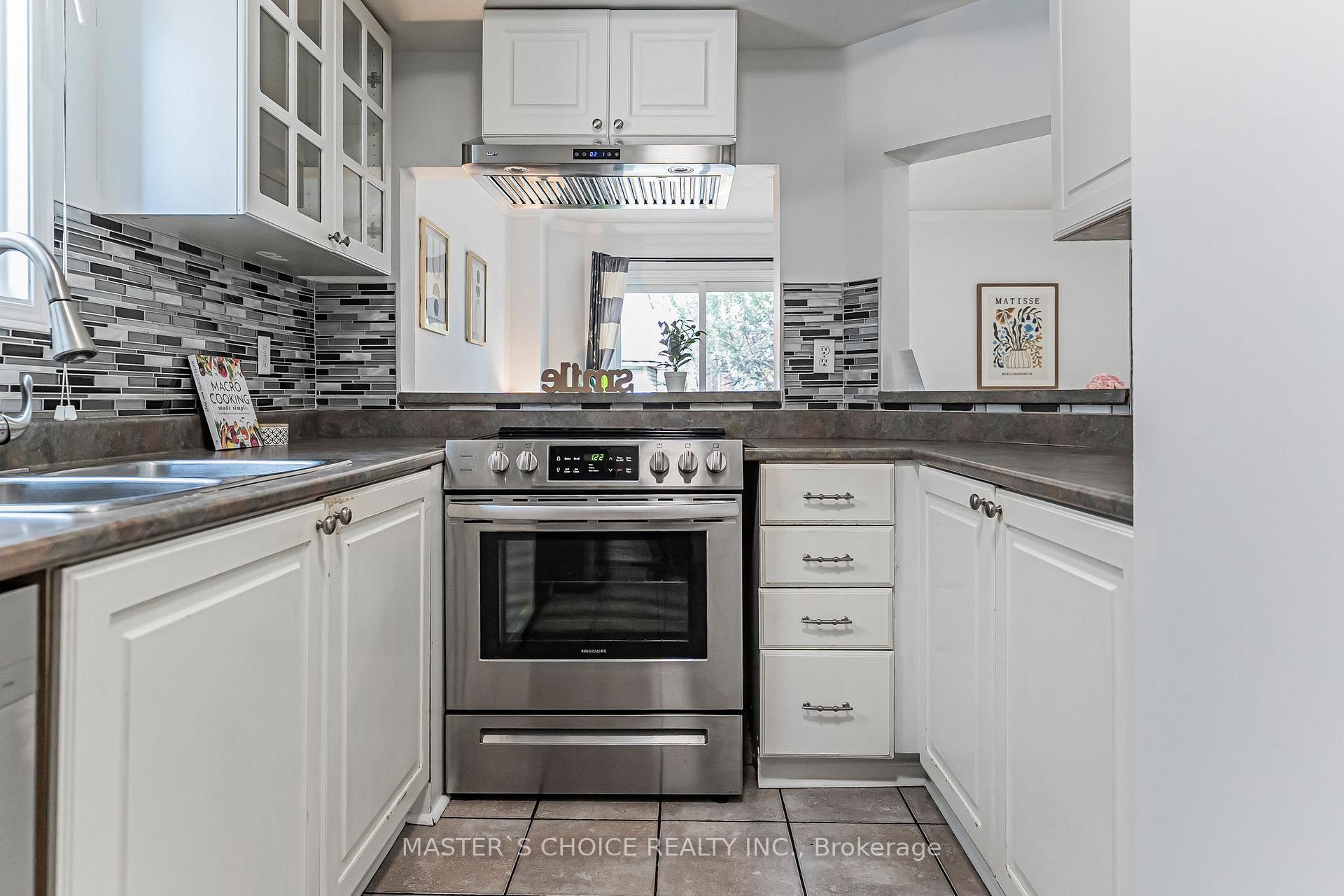 Photo 8 of 5557 Cortina Crescent, Mississauga, Hurontario — HOMEH