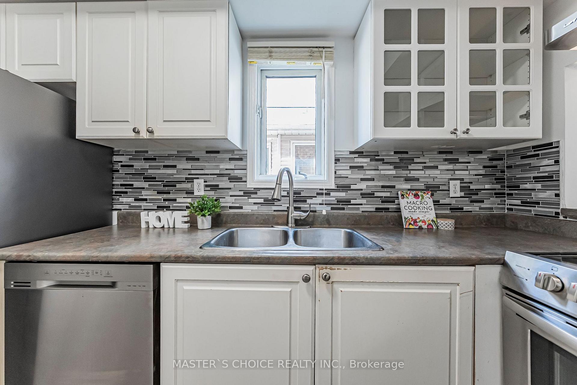 Photo 9 of 5557 Cortina Crescent, Mississauga, Hurontario — HOMEH