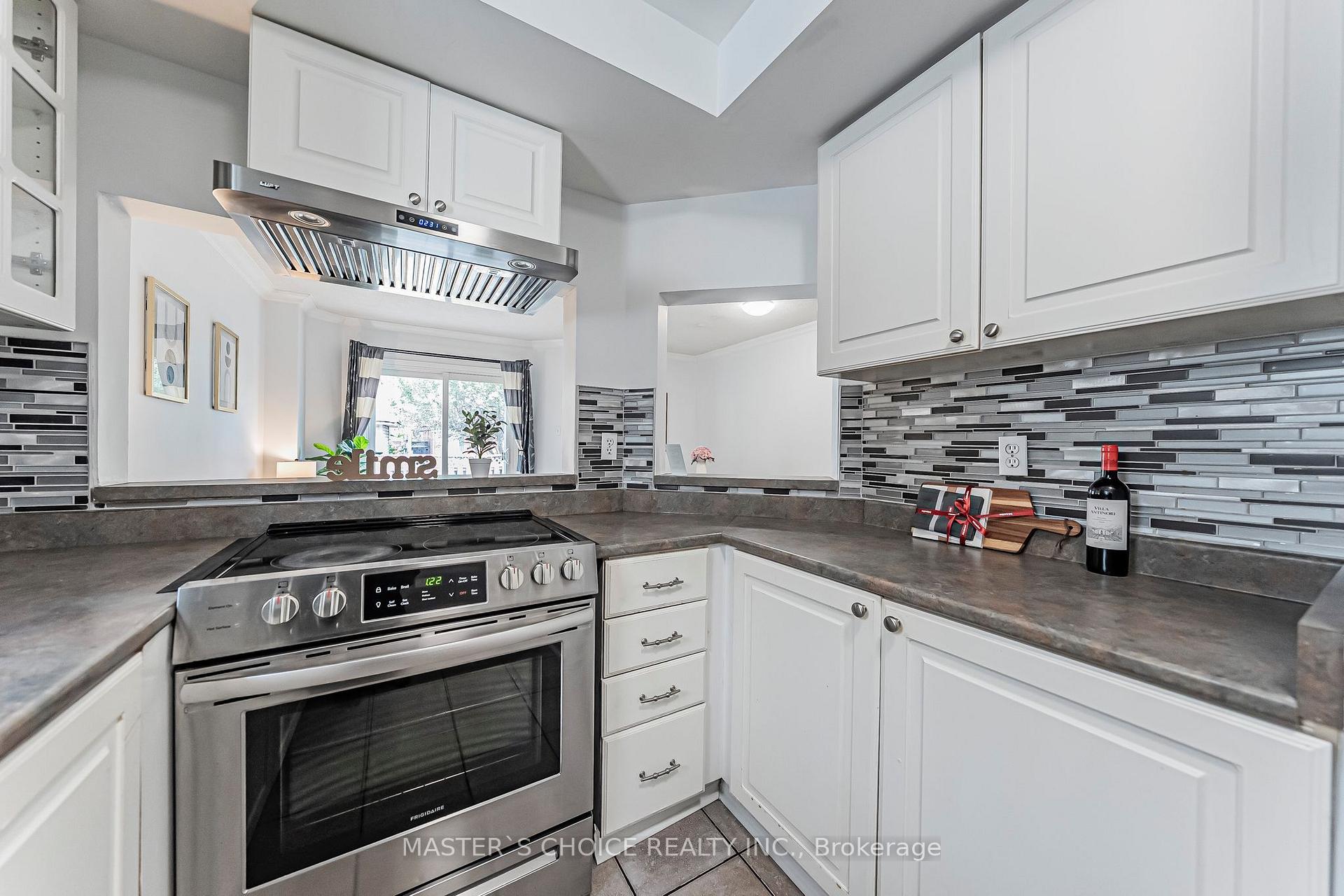 Photo 10 of 5557 Cortina Crescent, Mississauga, Hurontario — HOMEH