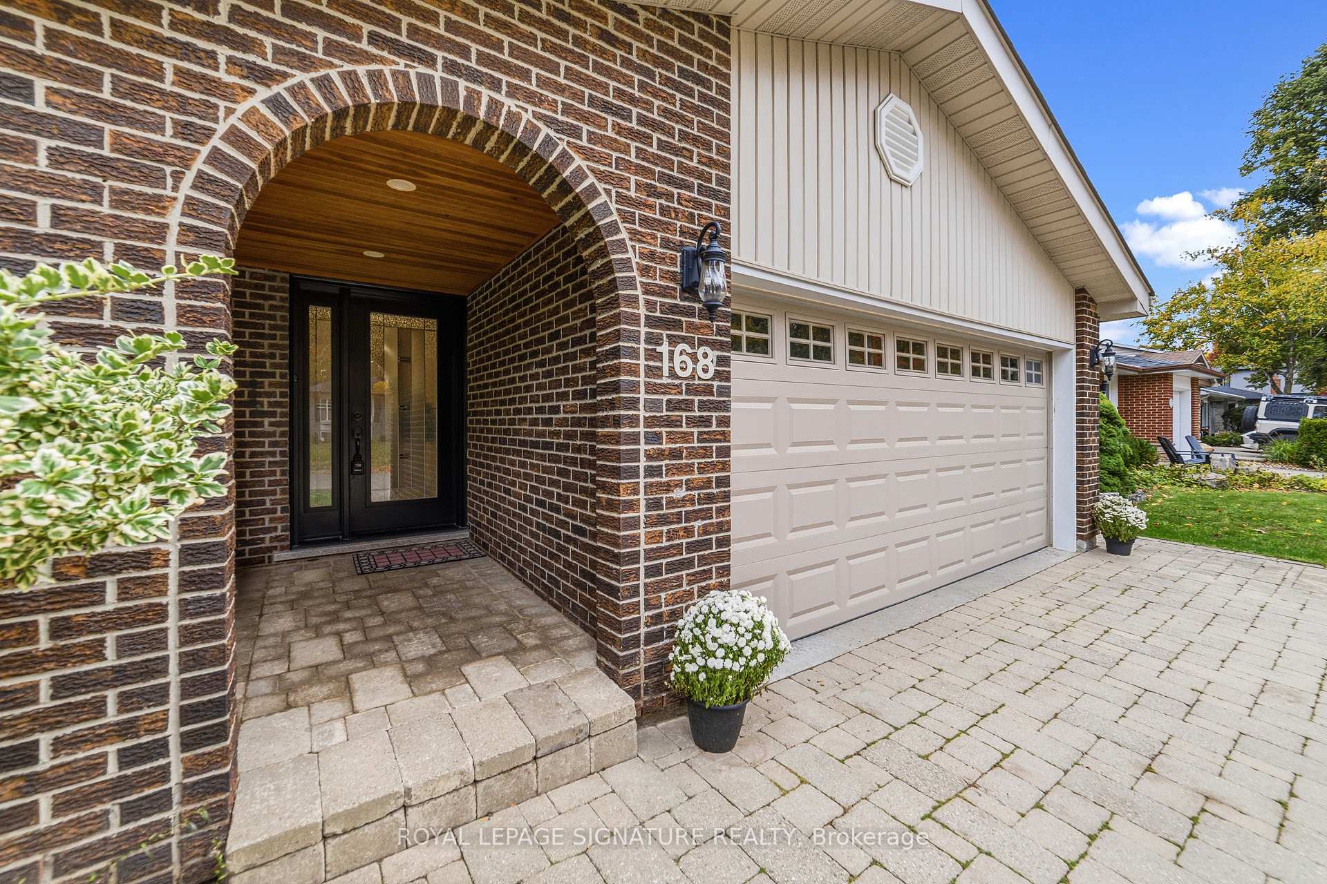 Photo 4 of 168 Arichat Road, Oakville, Ford — HOMEH