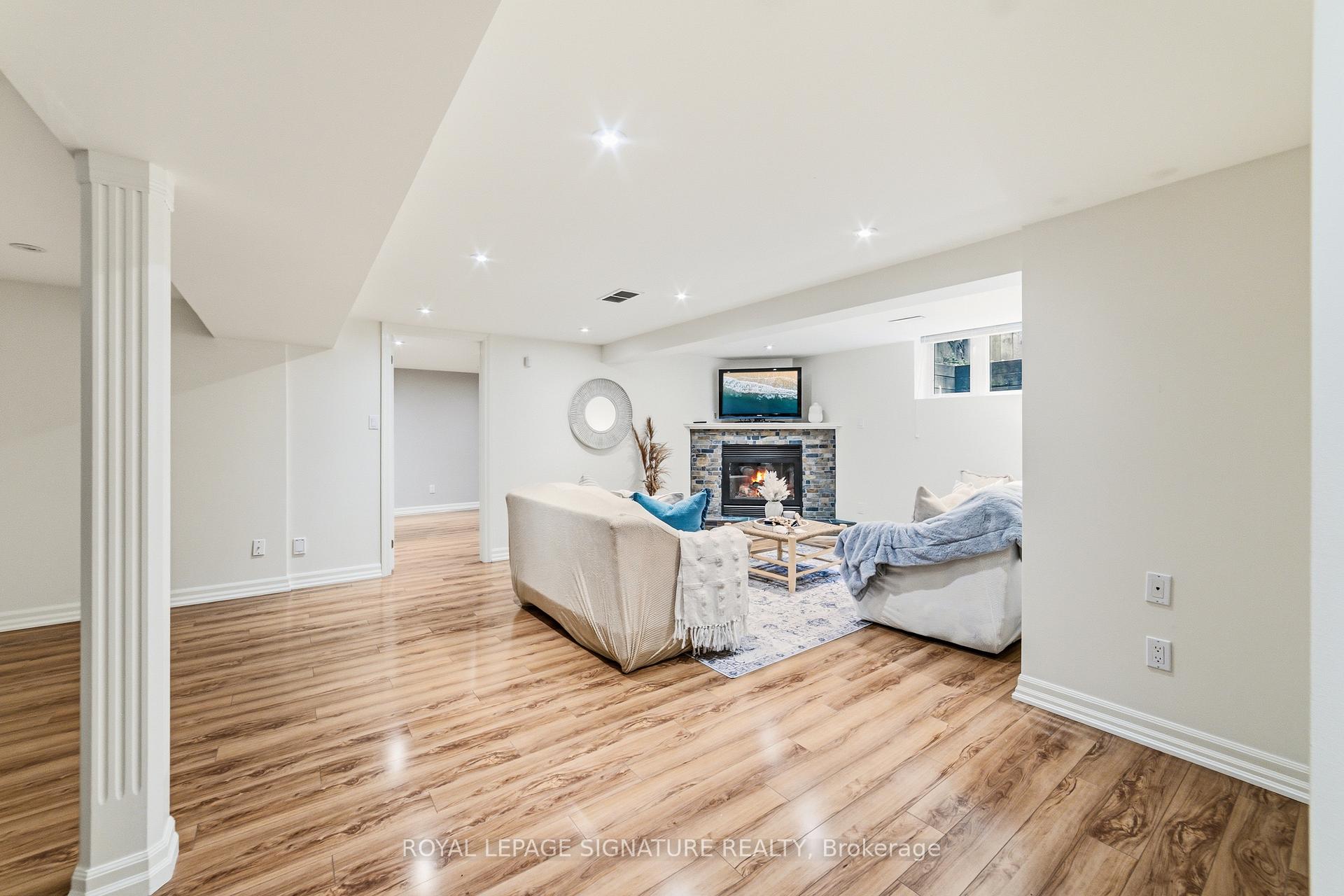 Photo 21 of 168 Arichat Road, Oakville, Ford — HOMEH
