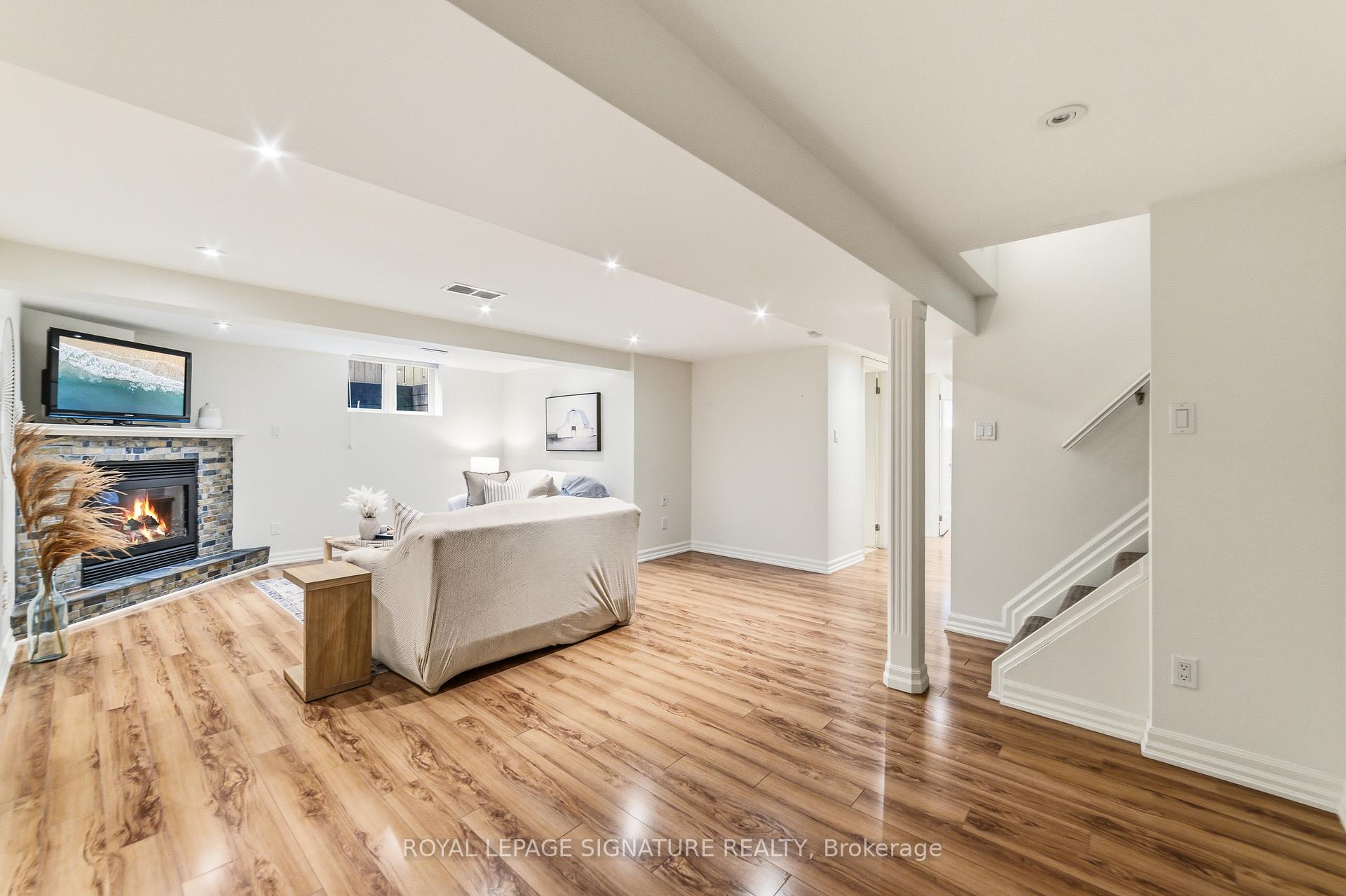 Photo 23 of 168 Arichat Road, Oakville, Ford — HOMEH