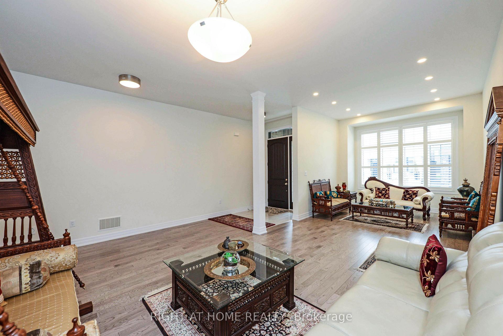 Photo 3 of 3286 Charles Biggar Drive, Oakville, Glenorchy — HOMEH