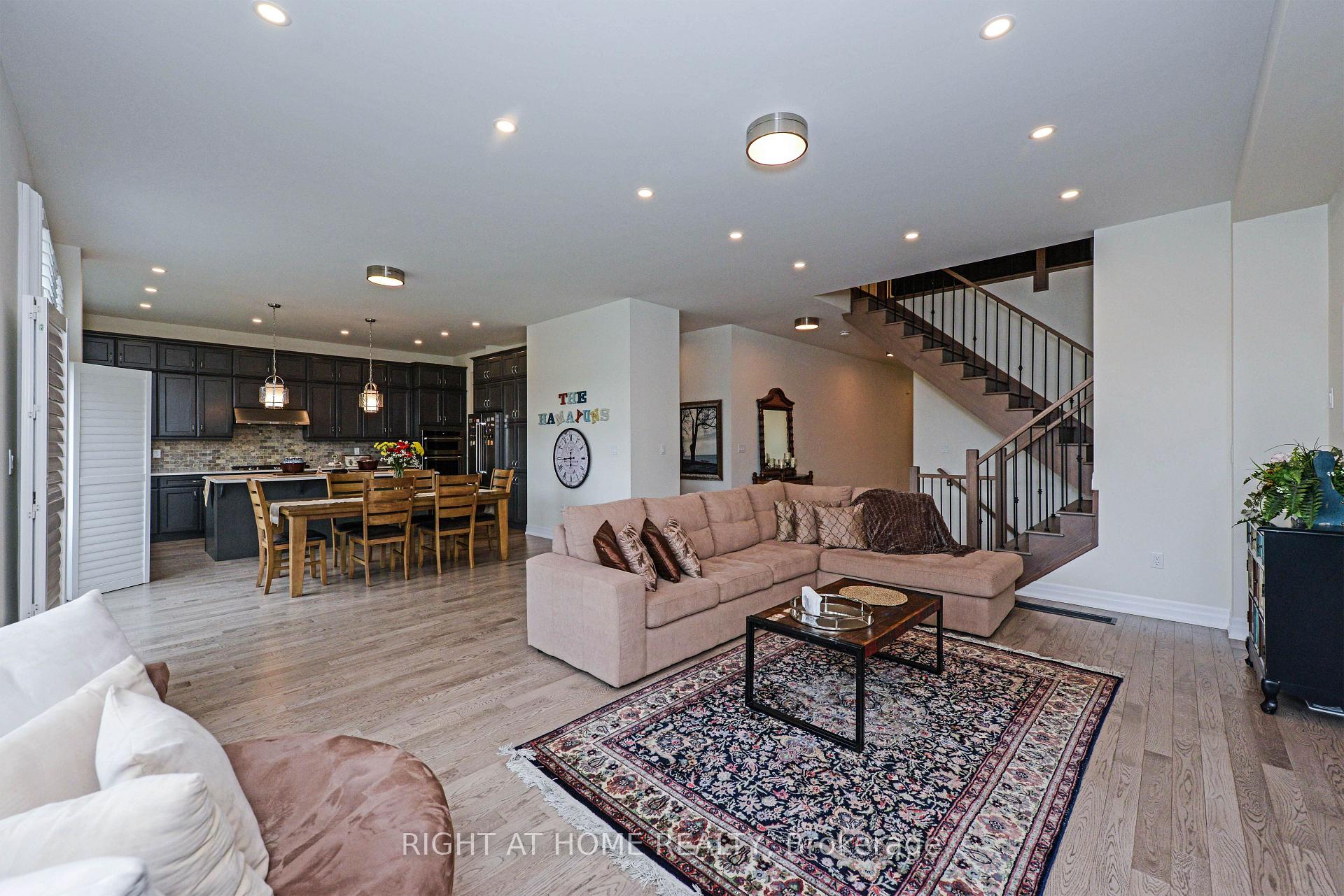Photo 11 of 3286 Charles Biggar Drive, Oakville, Glenorchy — HOMEH